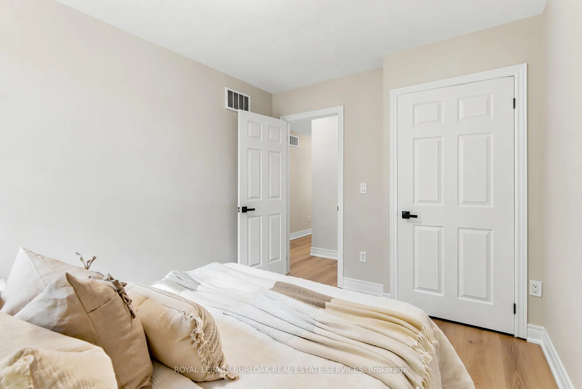 Photo 19 of 1553 Newlands Crescent, Burlington, Palmer — HOMEH