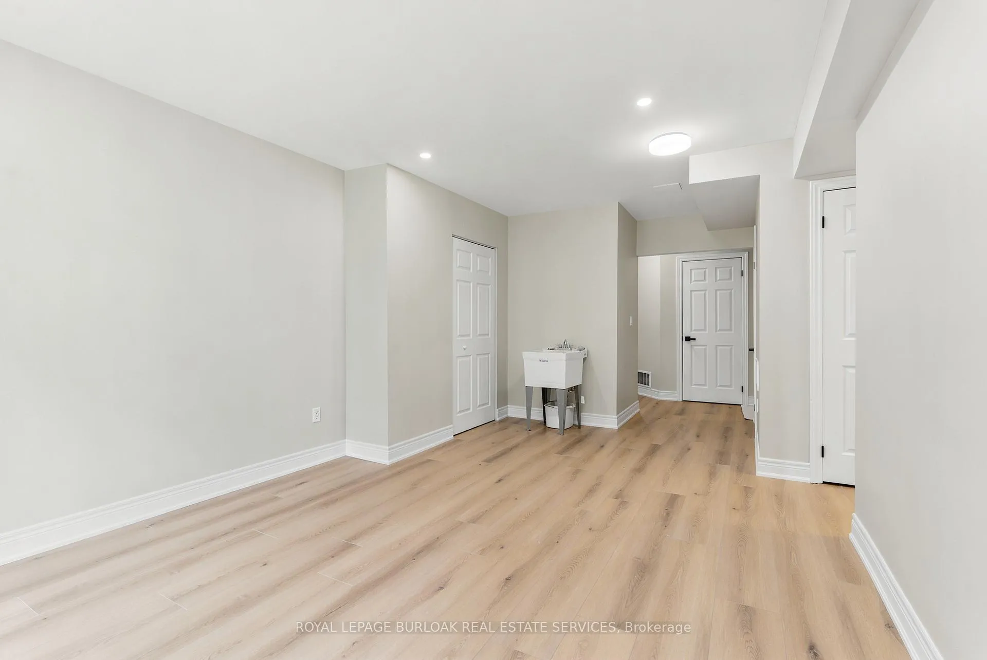 Photo 24 of 1553 Newlands Crescent, Burlington, Palmer — HOMEH