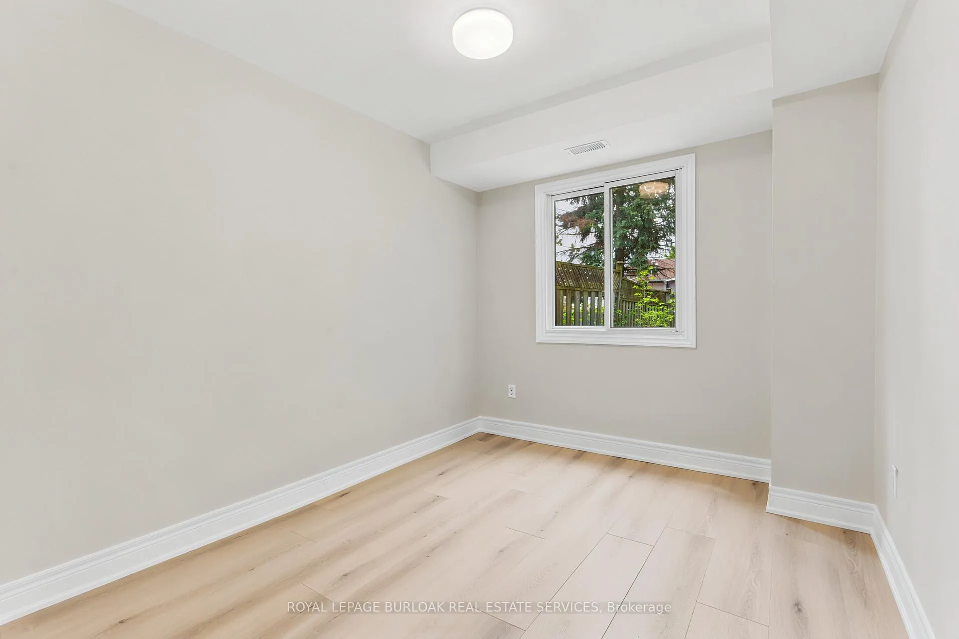 Photo 25 of 1553 Newlands Crescent, Burlington, Palmer — HOMEH