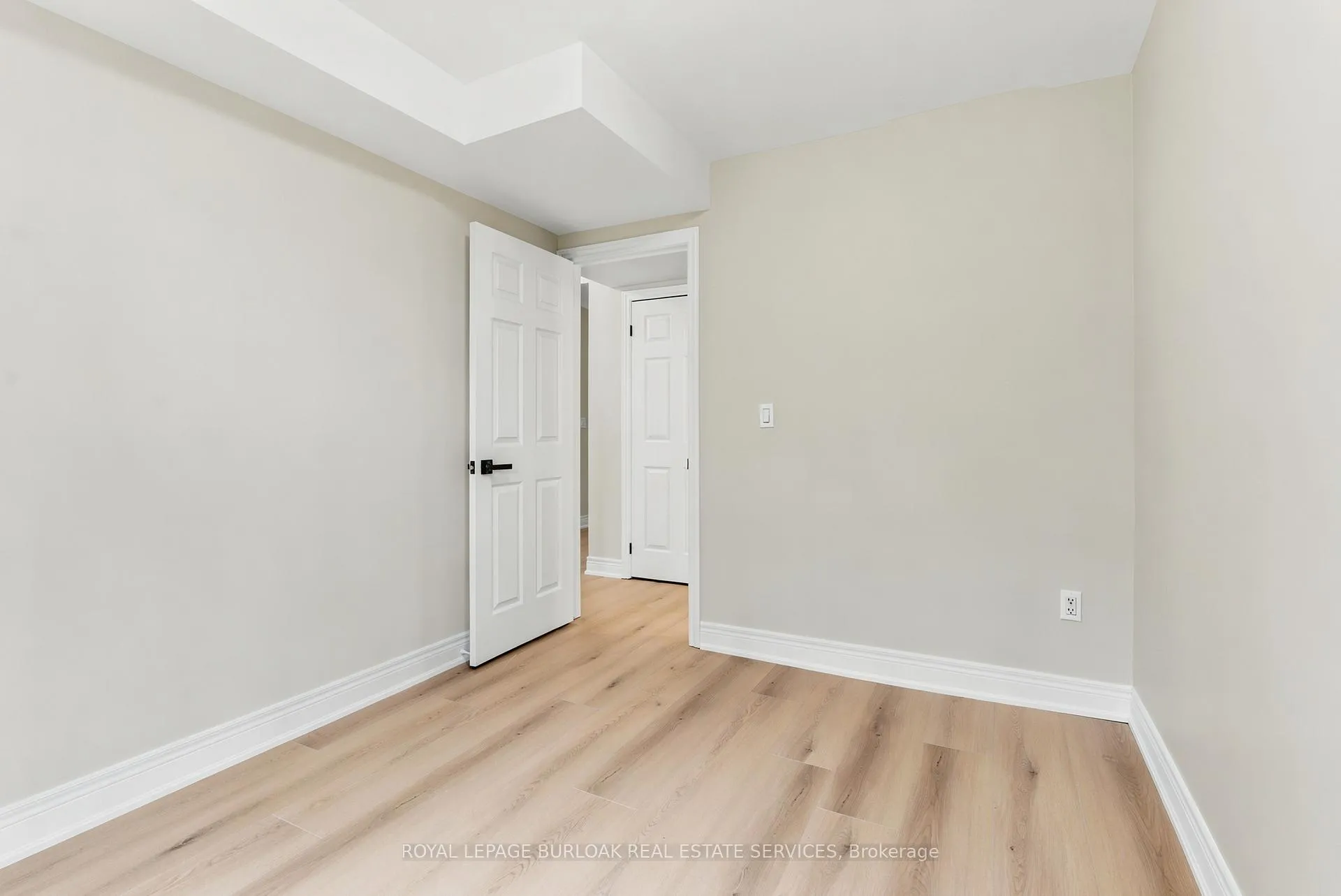 Photo 26 of 1553 Newlands Crescent, Burlington, Palmer — HOMEH