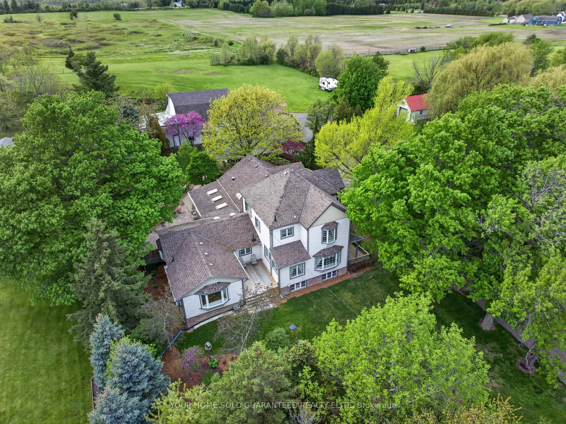 Photo 2 of 136 Mountain Street, Grimsby, Grimsby Escarpment — HOMEH