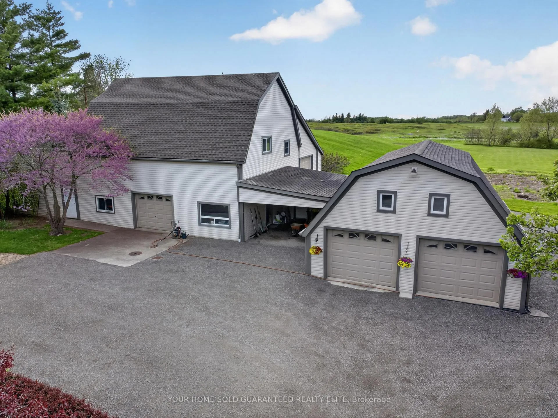 Photo 3 of 136 Mountain Street, Grimsby, Grimsby Escarpment — HOMEH