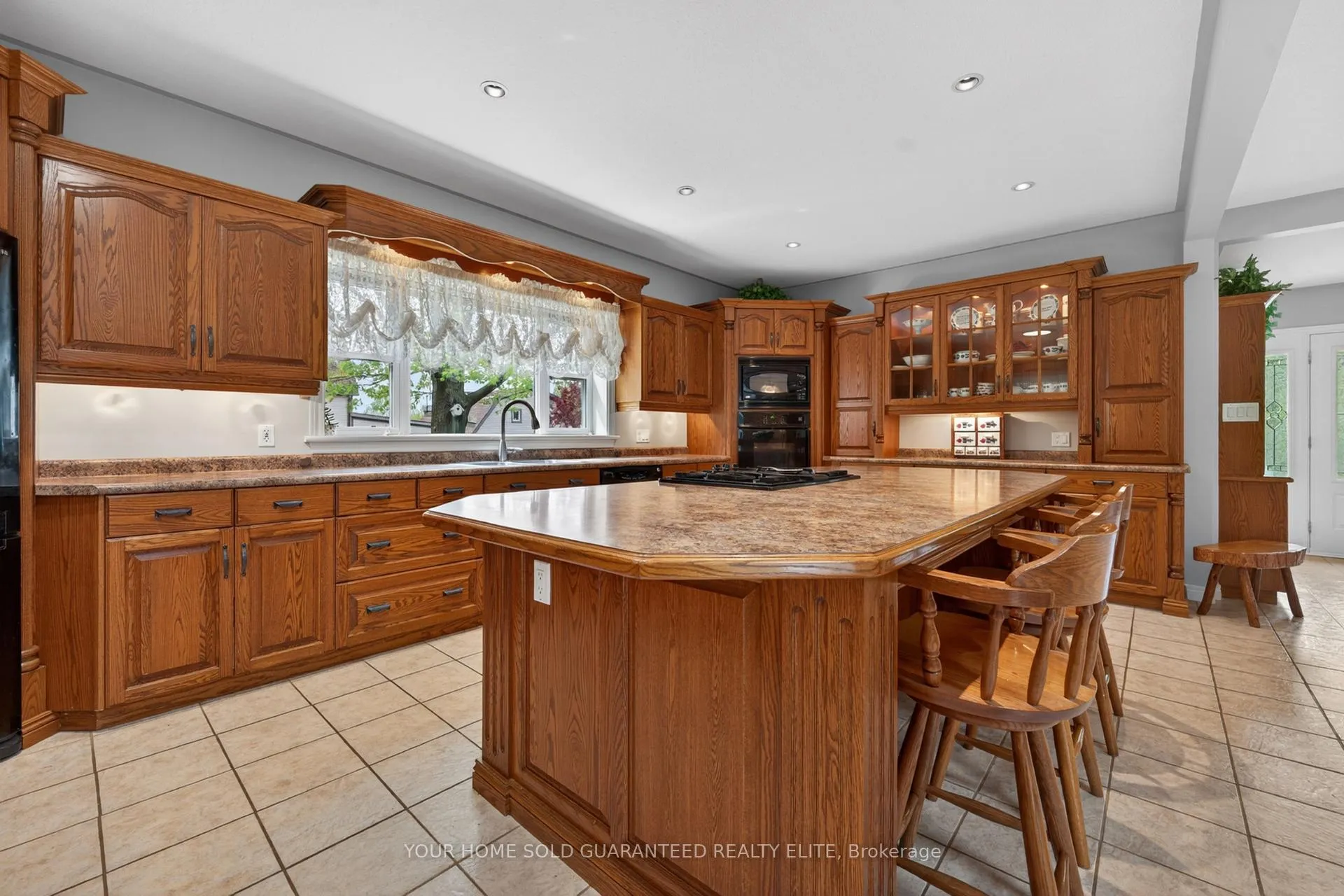 Photo 6 of 136 Mountain Street, Grimsby, Grimsby Escarpment — HOMEH