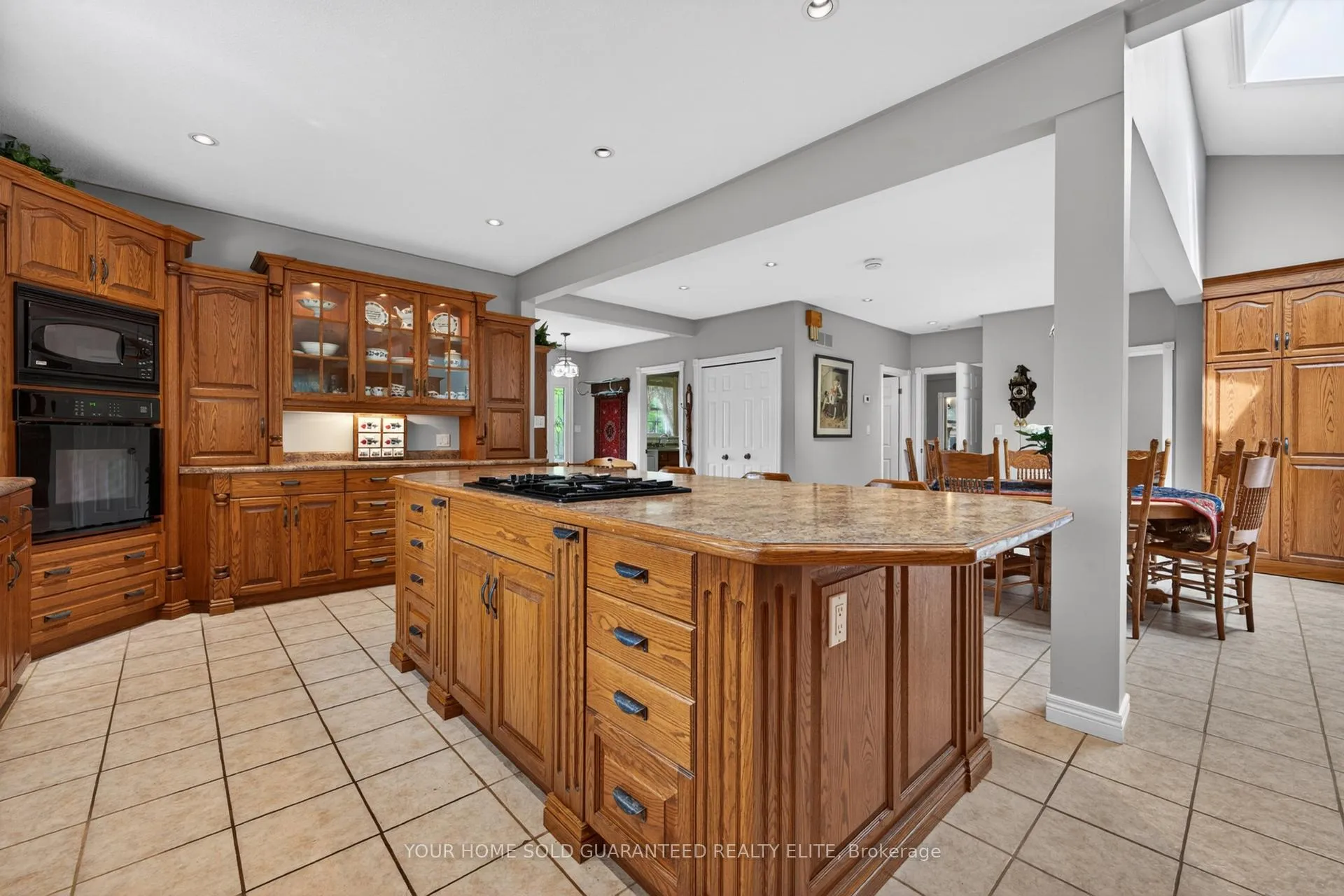 Photo 11 of 136 Mountain Street, Grimsby, Grimsby Escarpment — HOMEH