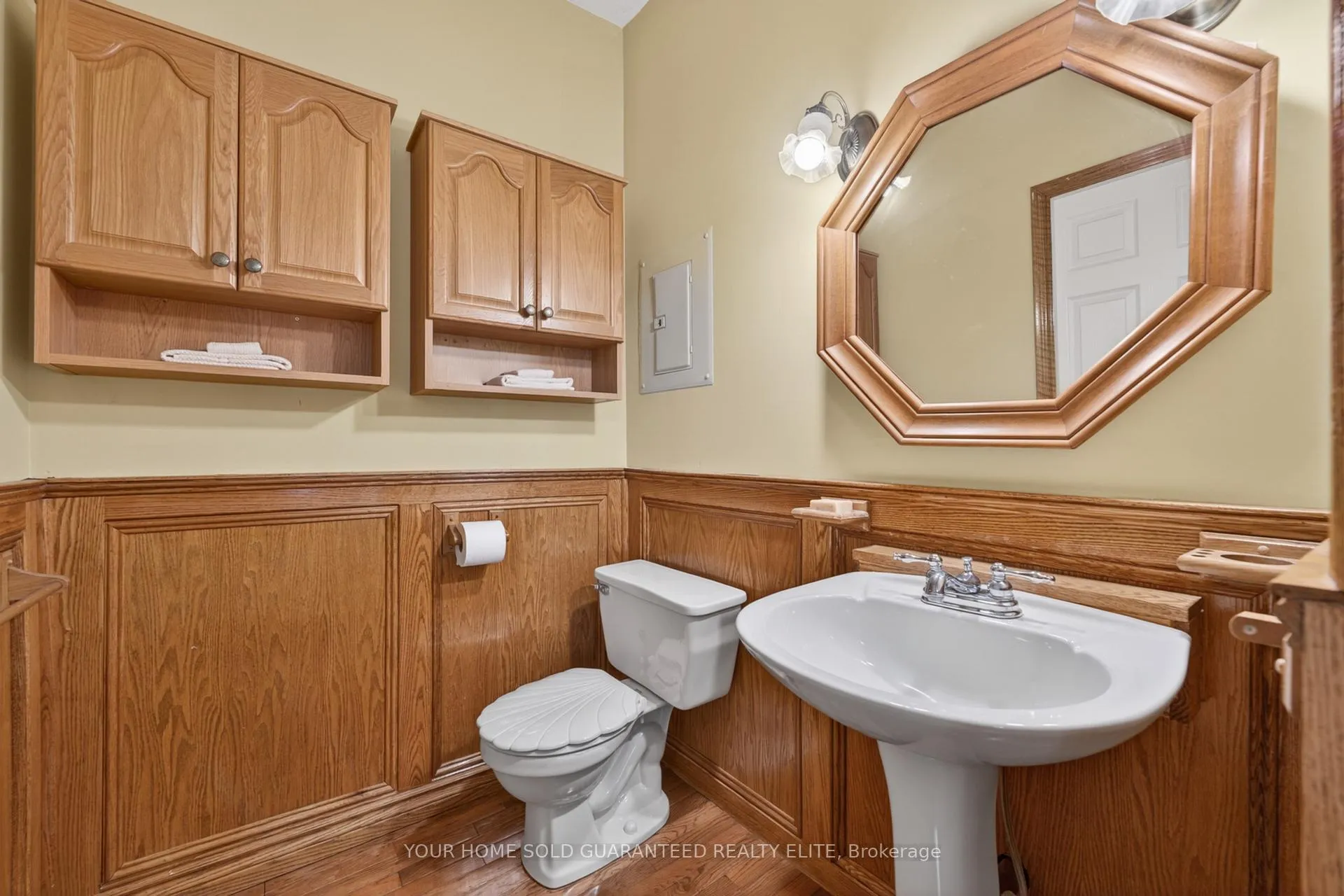 Photo 22 of 136 Mountain Street, Grimsby, Grimsby Escarpment — HOMEH