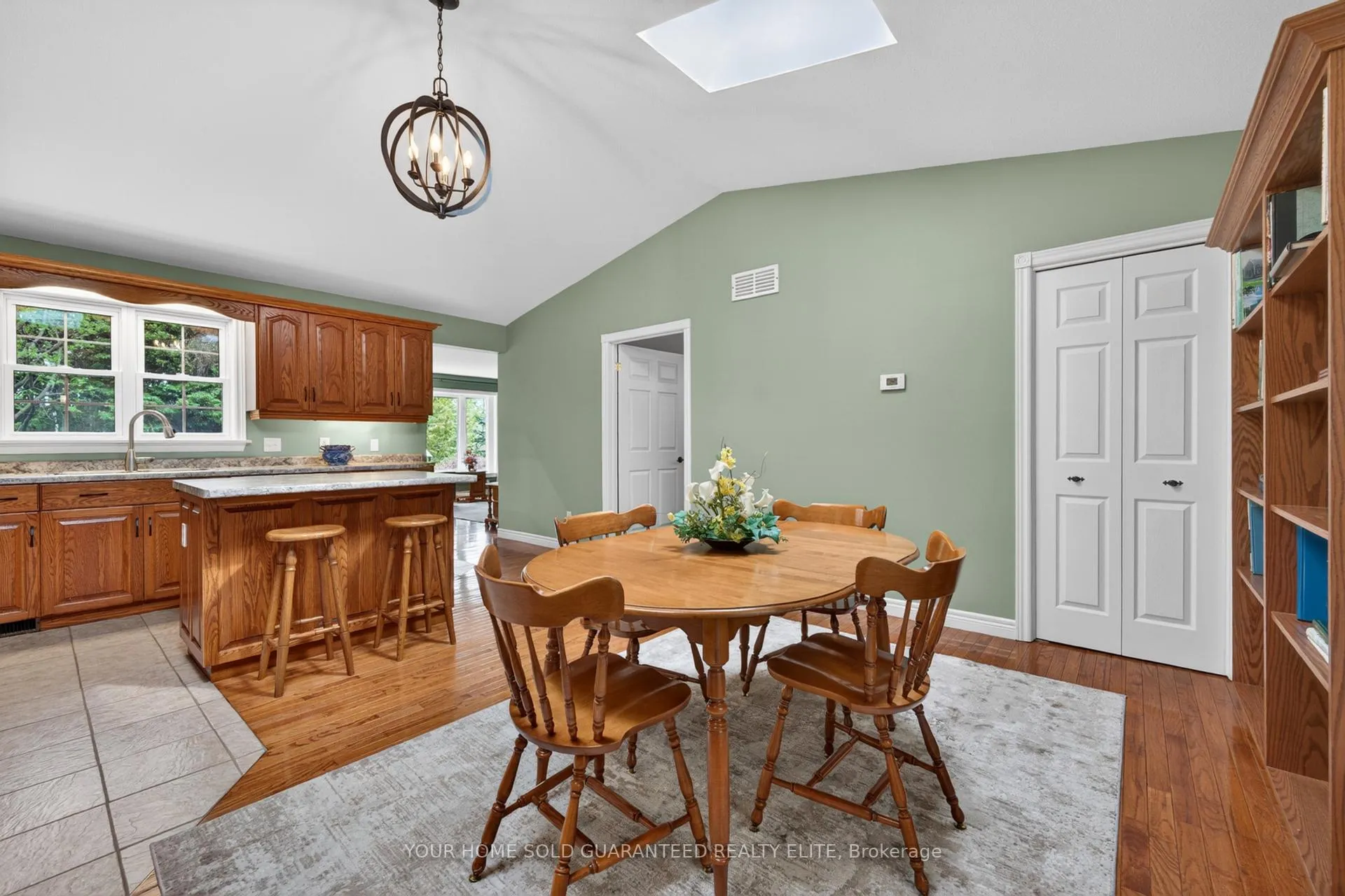 Photo 28 of 136 Mountain Street, Grimsby, Grimsby Escarpment — HOMEH