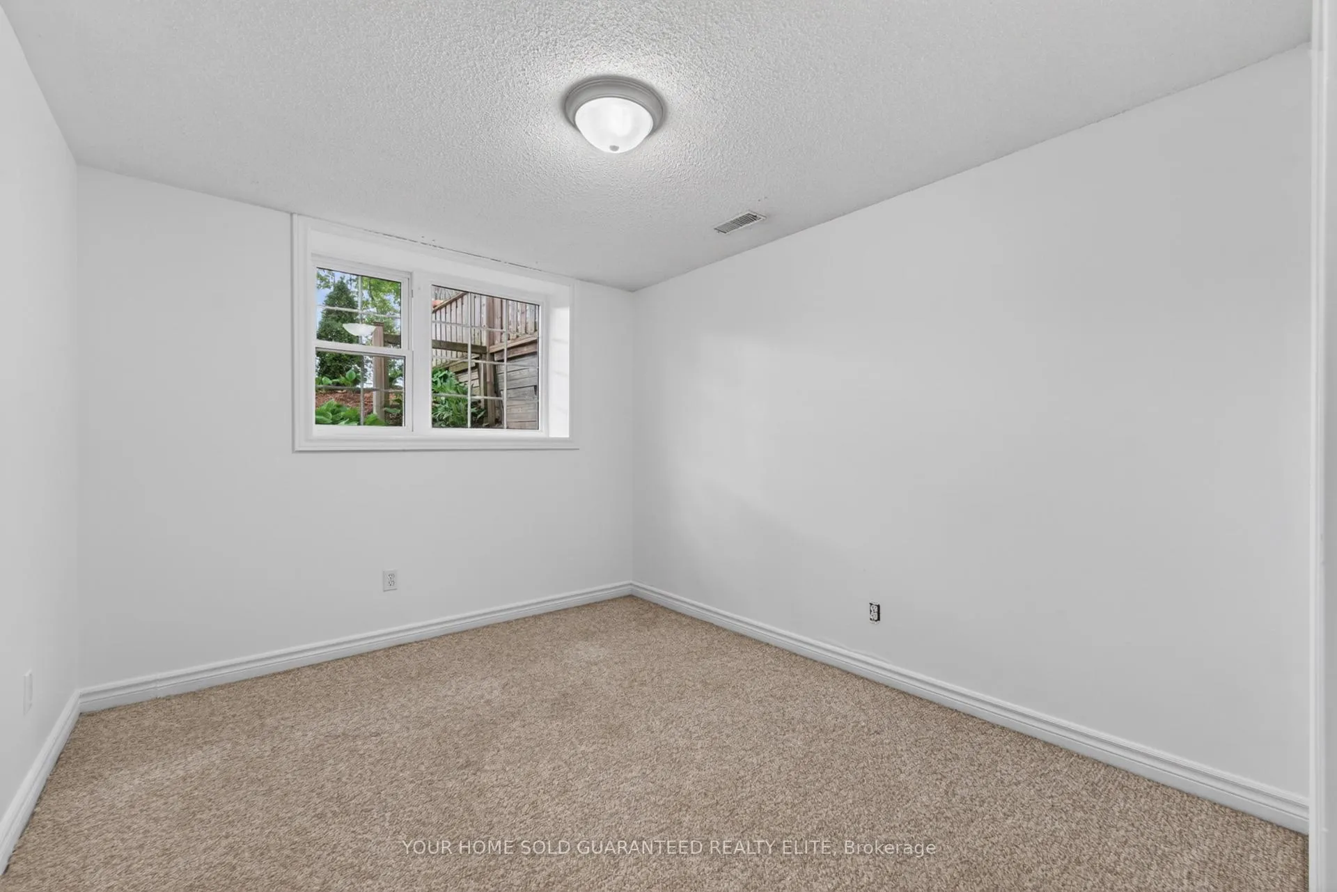 Photo 35 of 136 Mountain Street, Grimsby, Grimsby Escarpment — HOMEH