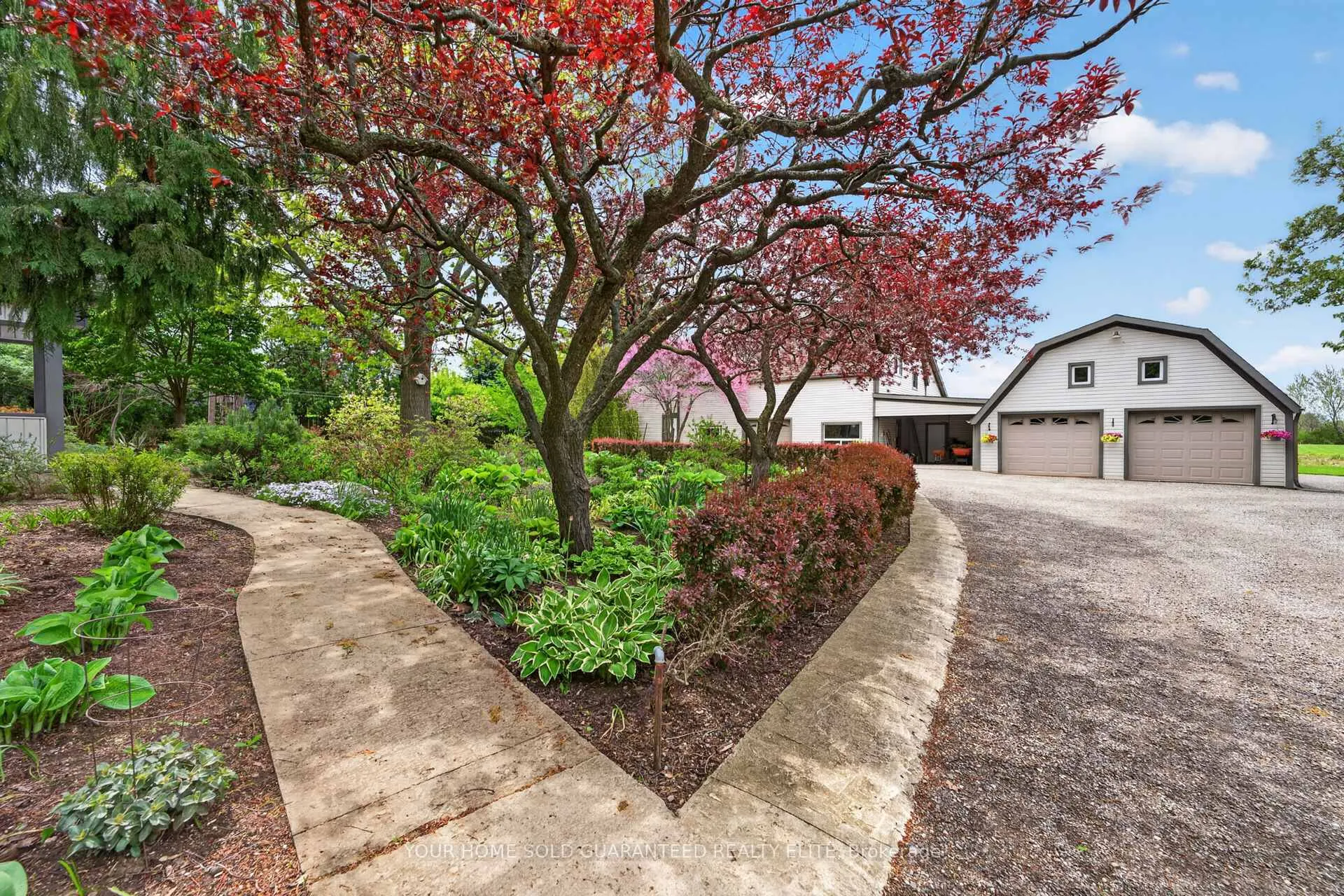Photo 39 of 136 Mountain Street, Grimsby, Grimsby Escarpment — HOMEH
