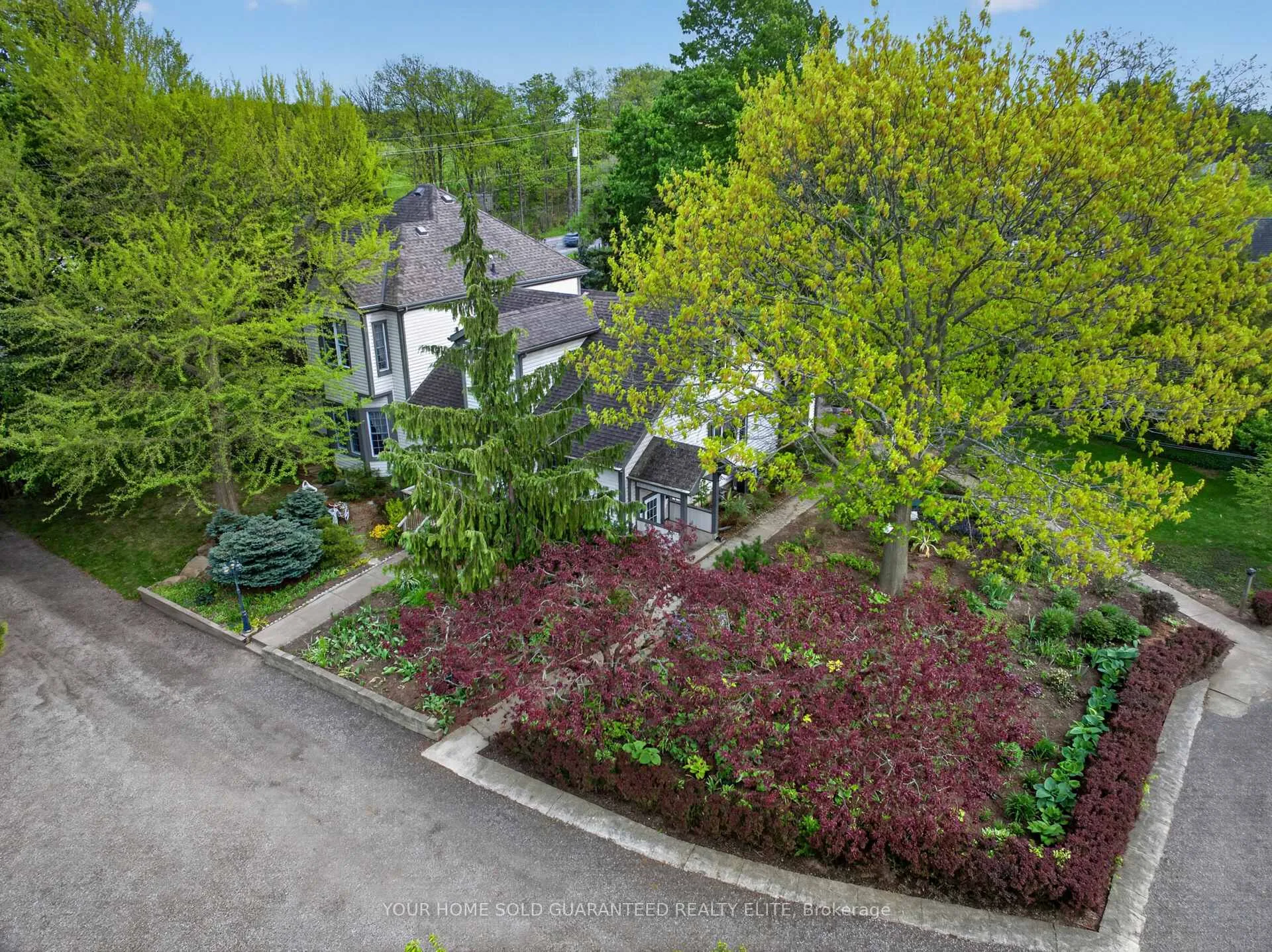 Photo 40 of 136 Mountain Street, Grimsby, Grimsby Escarpment — HOMEH