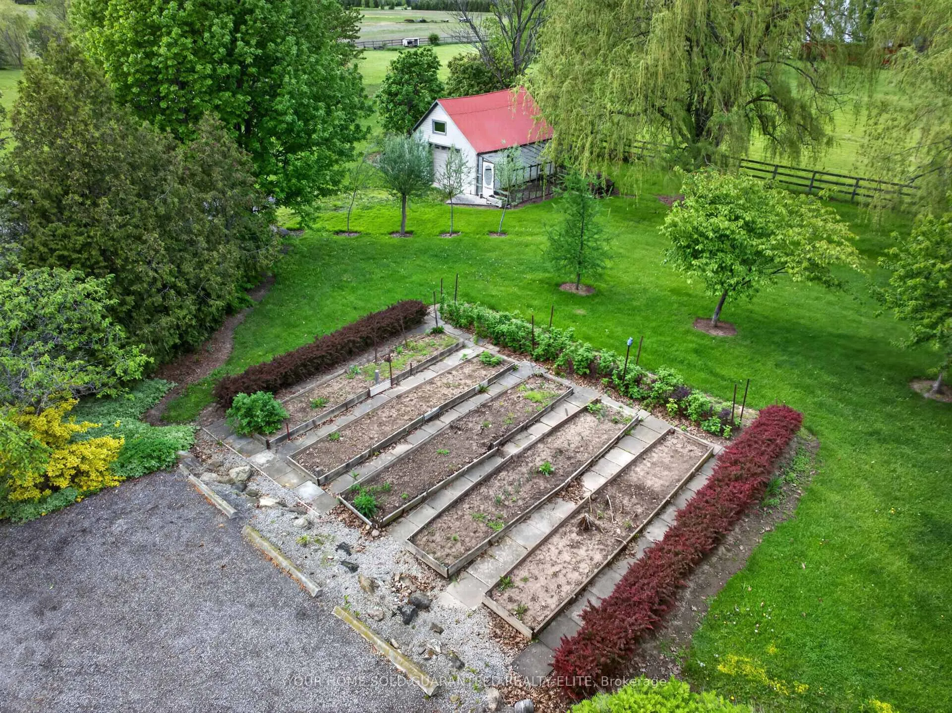 Photo 41 of 136 Mountain Street, Grimsby, Grimsby Escarpment — HOMEH