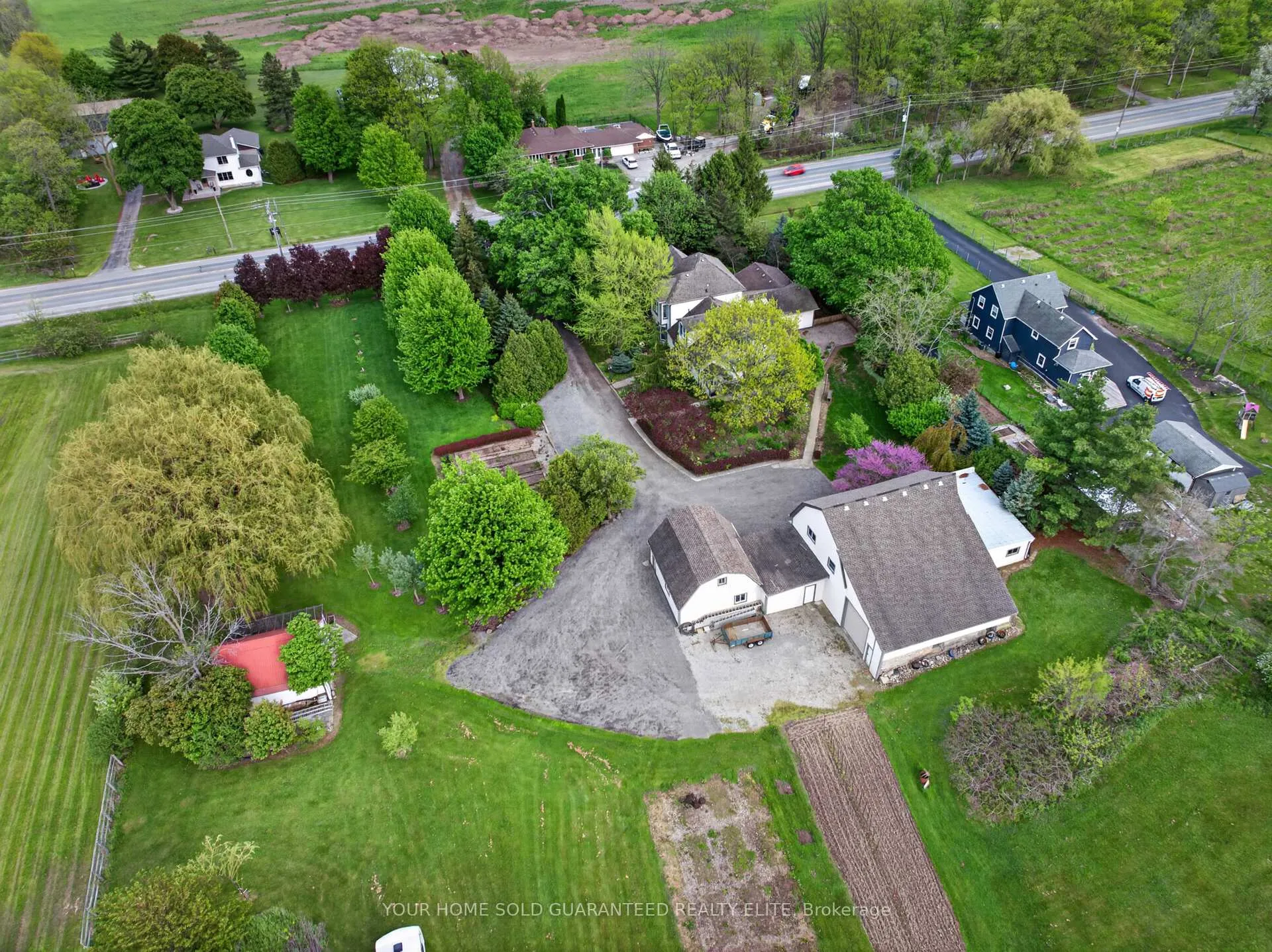Photo 43 of 136 Mountain Street, Grimsby, Grimsby Escarpment — HOMEH