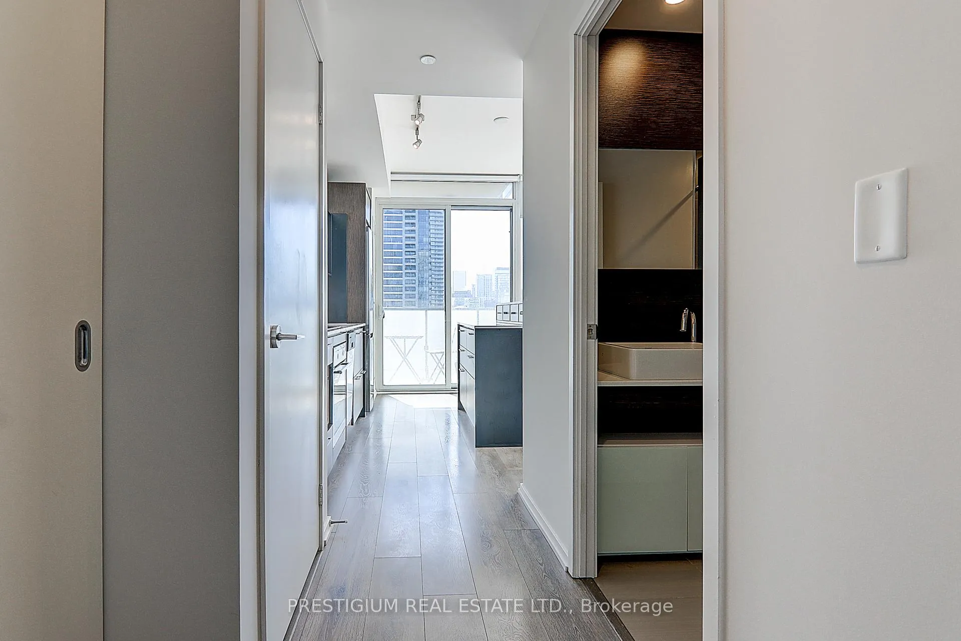 Photo 6 of Unit 2503, 75 St Nicholas Street, Toronto, Bay Street Corridor — HOMEH