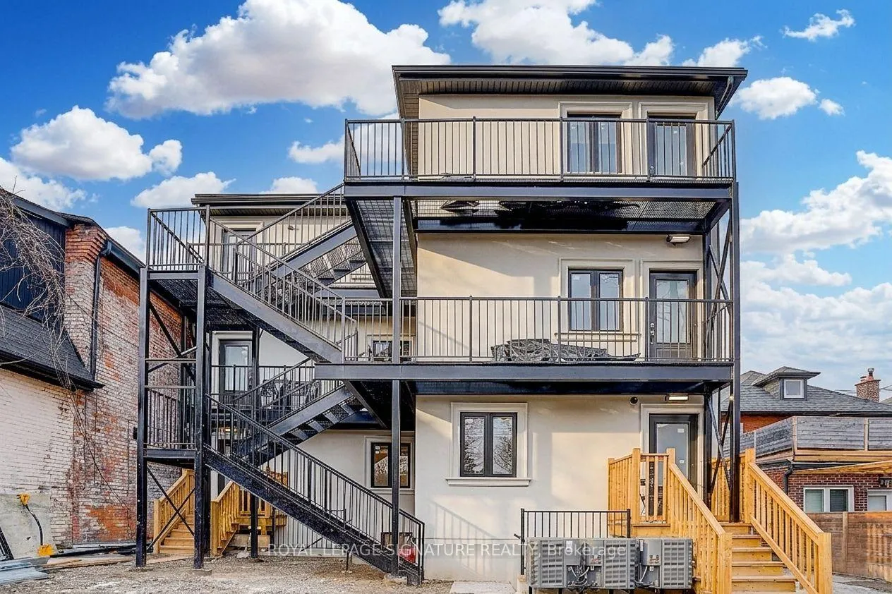 Photo 4 of Unit 2, 252 Annette Street, Toronto, Junction Area — HOMEH