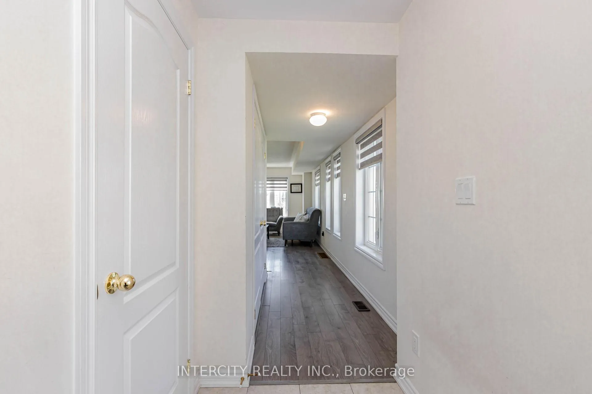 Photo 6 of 44 Shiff Crescent, Brampton, Heart Lake — HOMEH