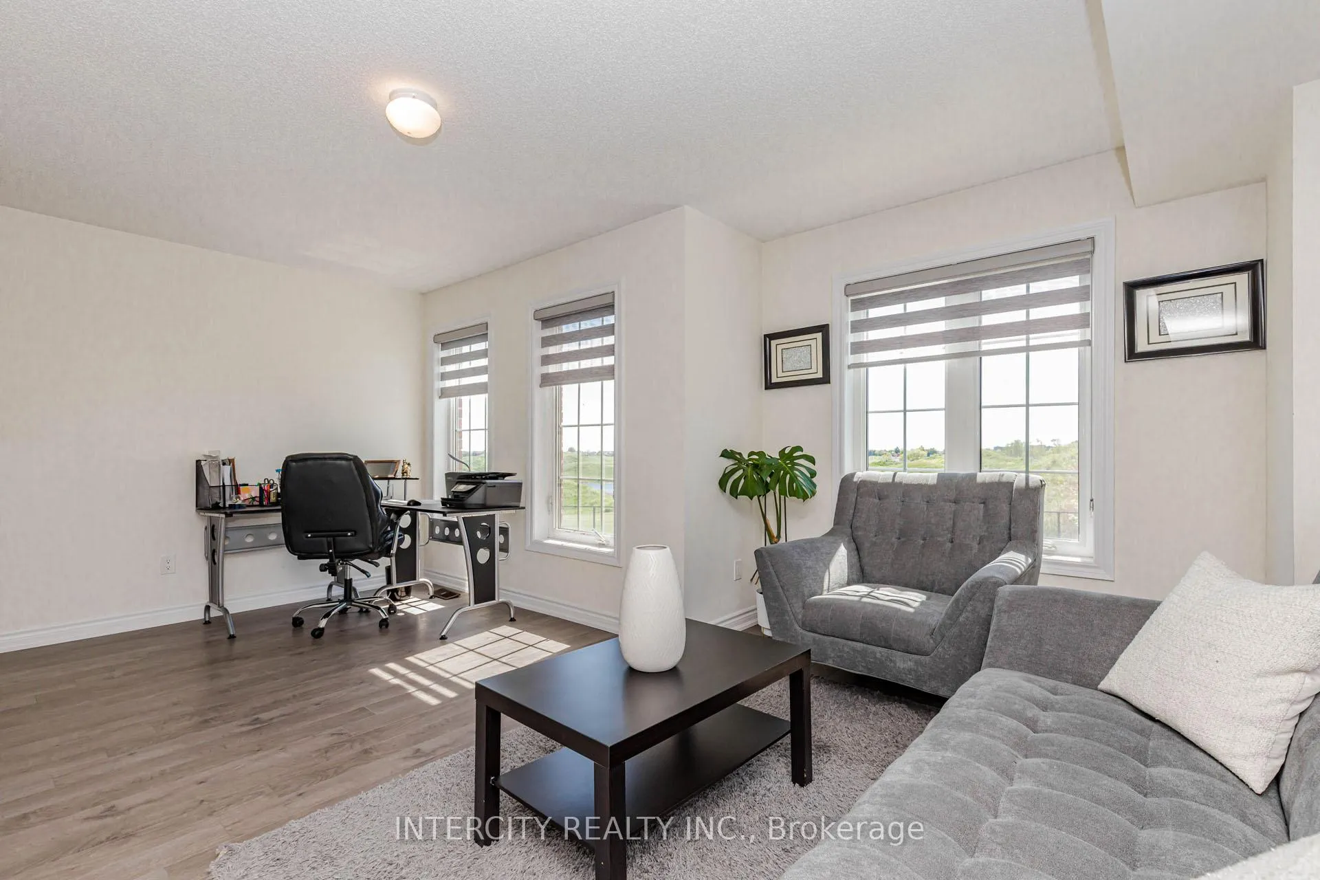 Photo 8 of 44 Shiff Crescent, Brampton, Heart Lake — HOMEH