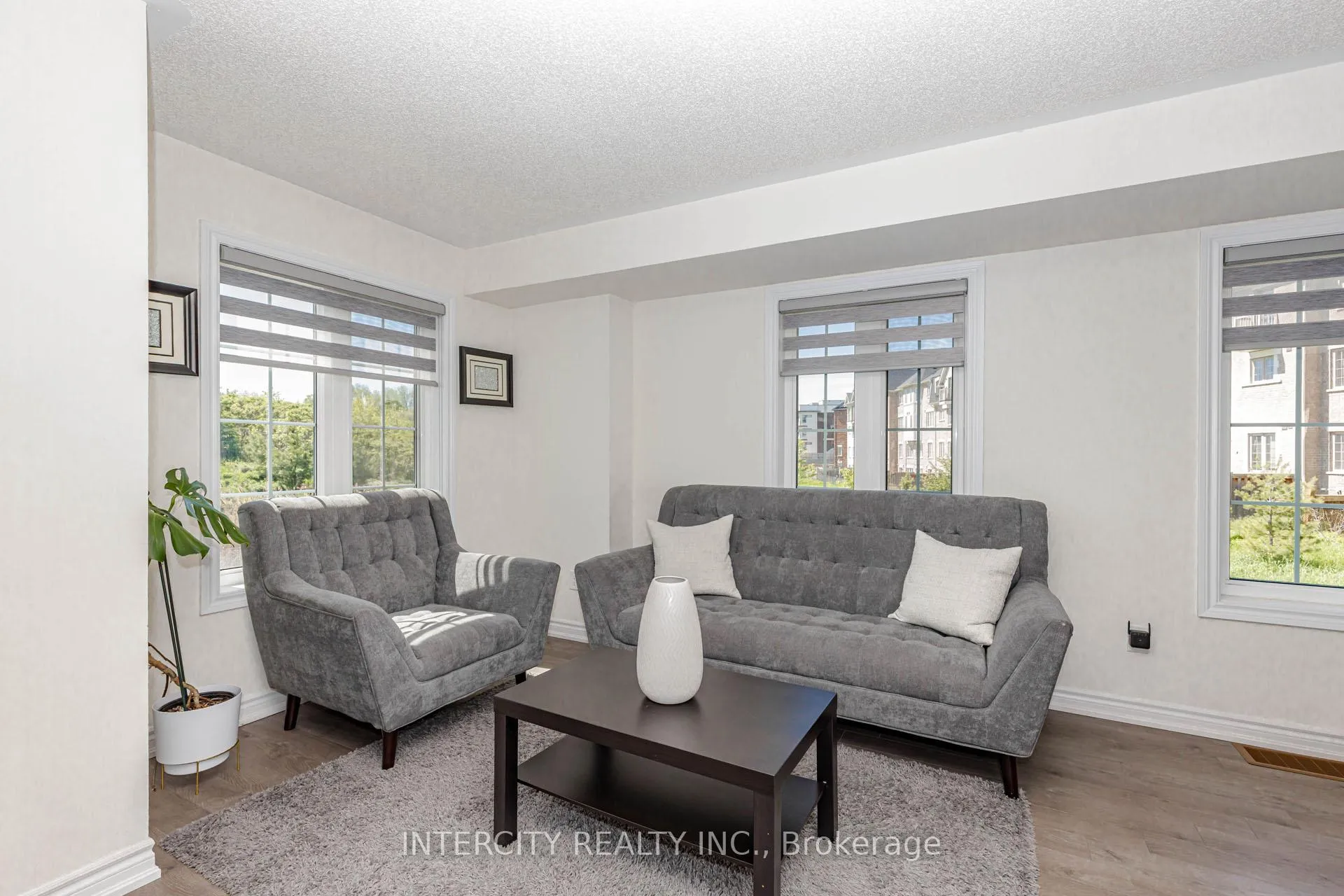 Photo 9 of 44 Shiff Crescent, Brampton, Heart Lake — HOMEH