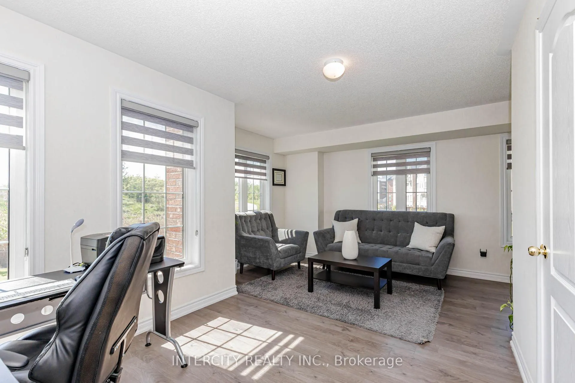 Photo 10 of 44 Shiff Crescent, Brampton, Heart Lake — HOMEH