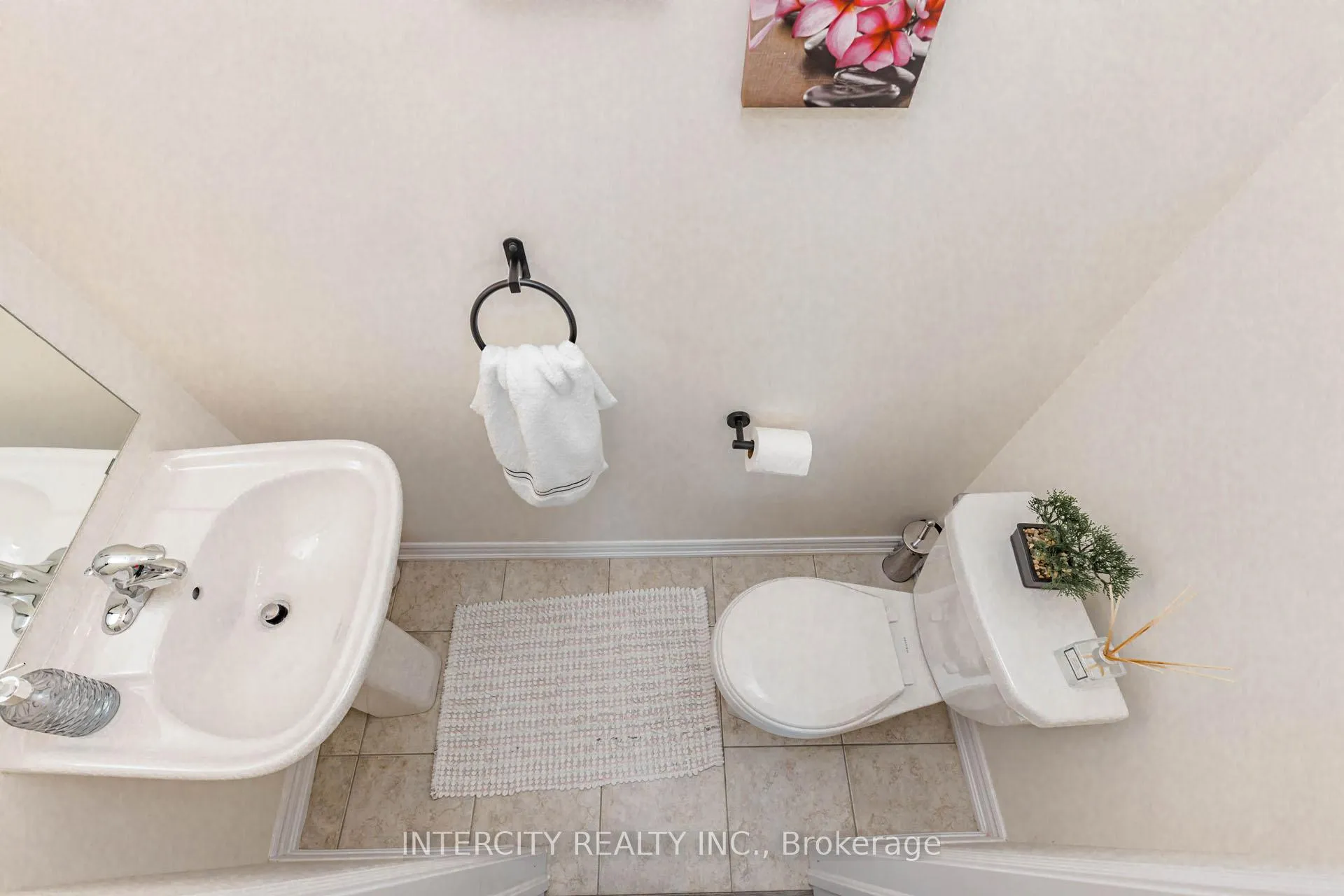 Photo 11 of 44 Shiff Crescent, Brampton, Heart Lake — HOMEH
