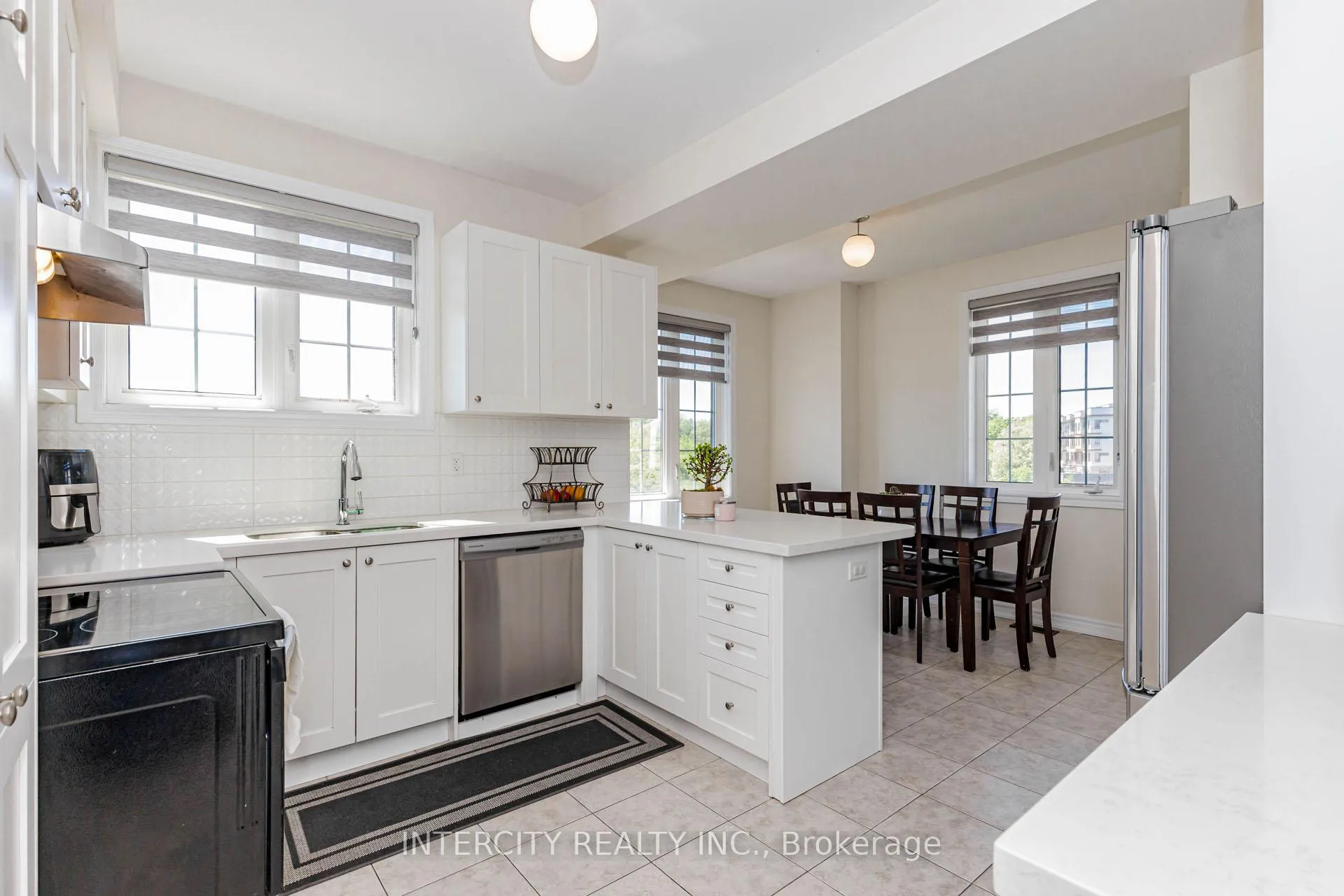 Photo 13 of 44 Shiff Crescent, Brampton, Heart Lake — HOMEH