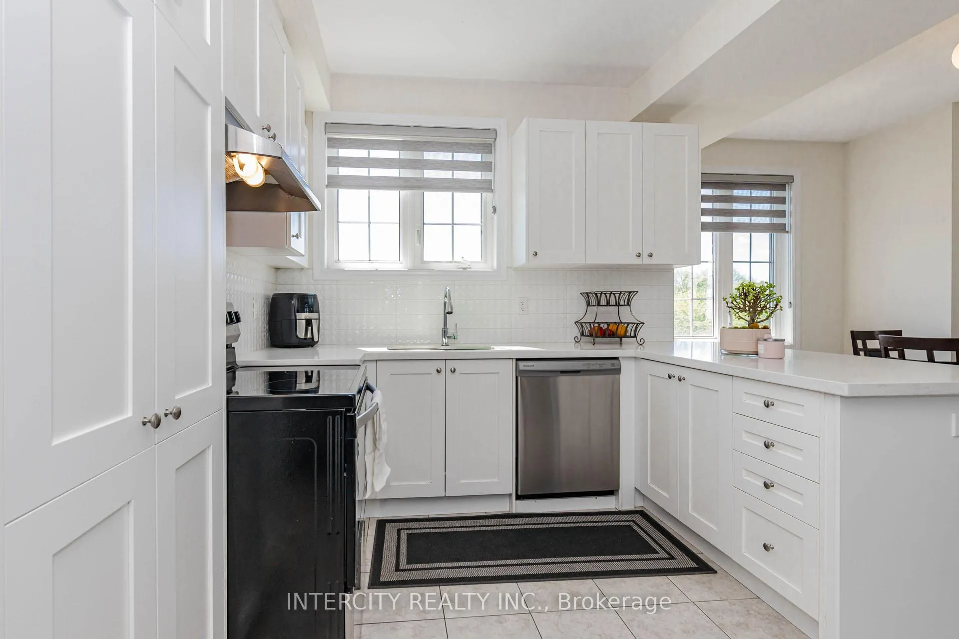 Photo 14 of 44 Shiff Crescent, Brampton, Heart Lake — HOMEH