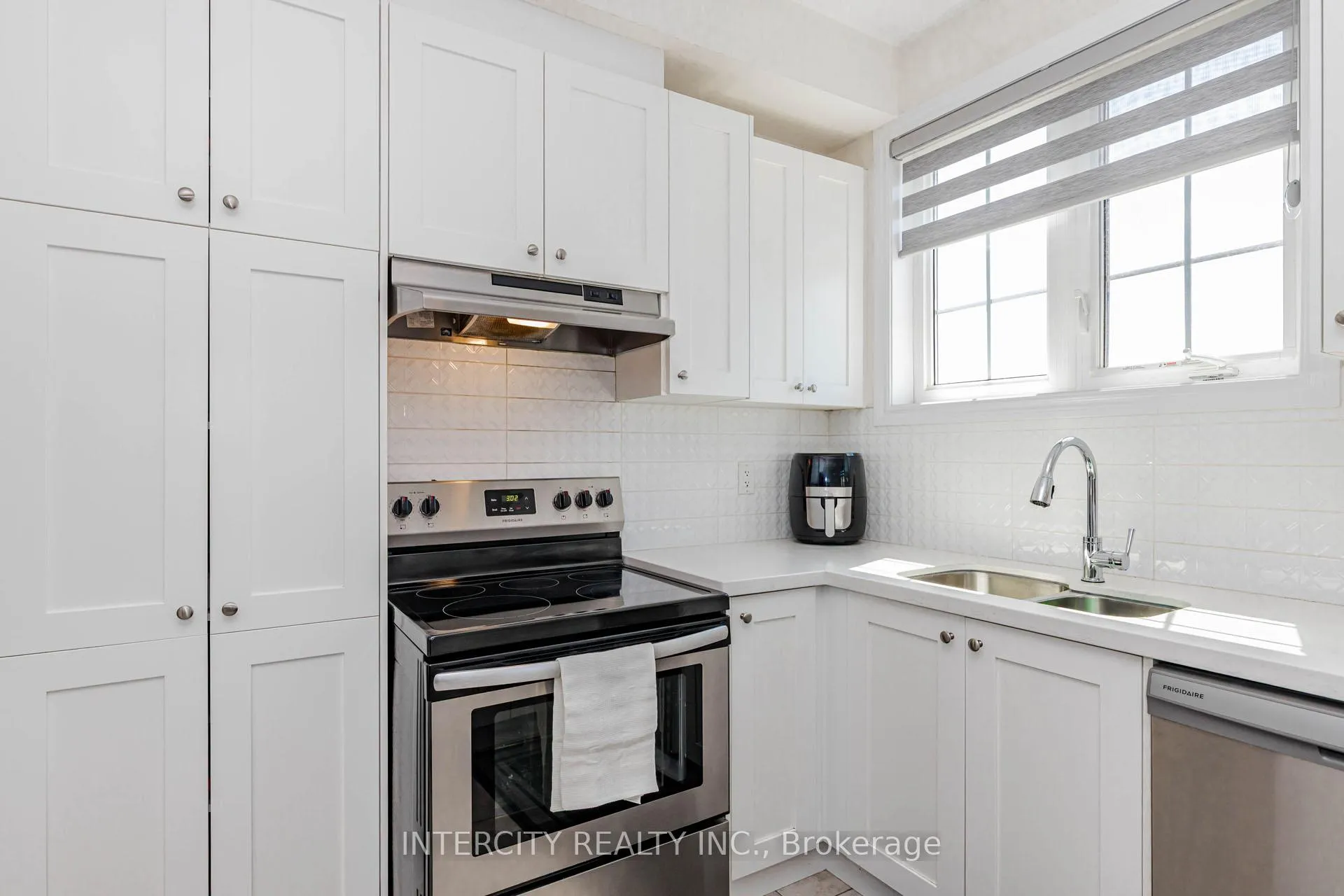 Photo 15 of 44 Shiff Crescent, Brampton, Heart Lake — HOMEH