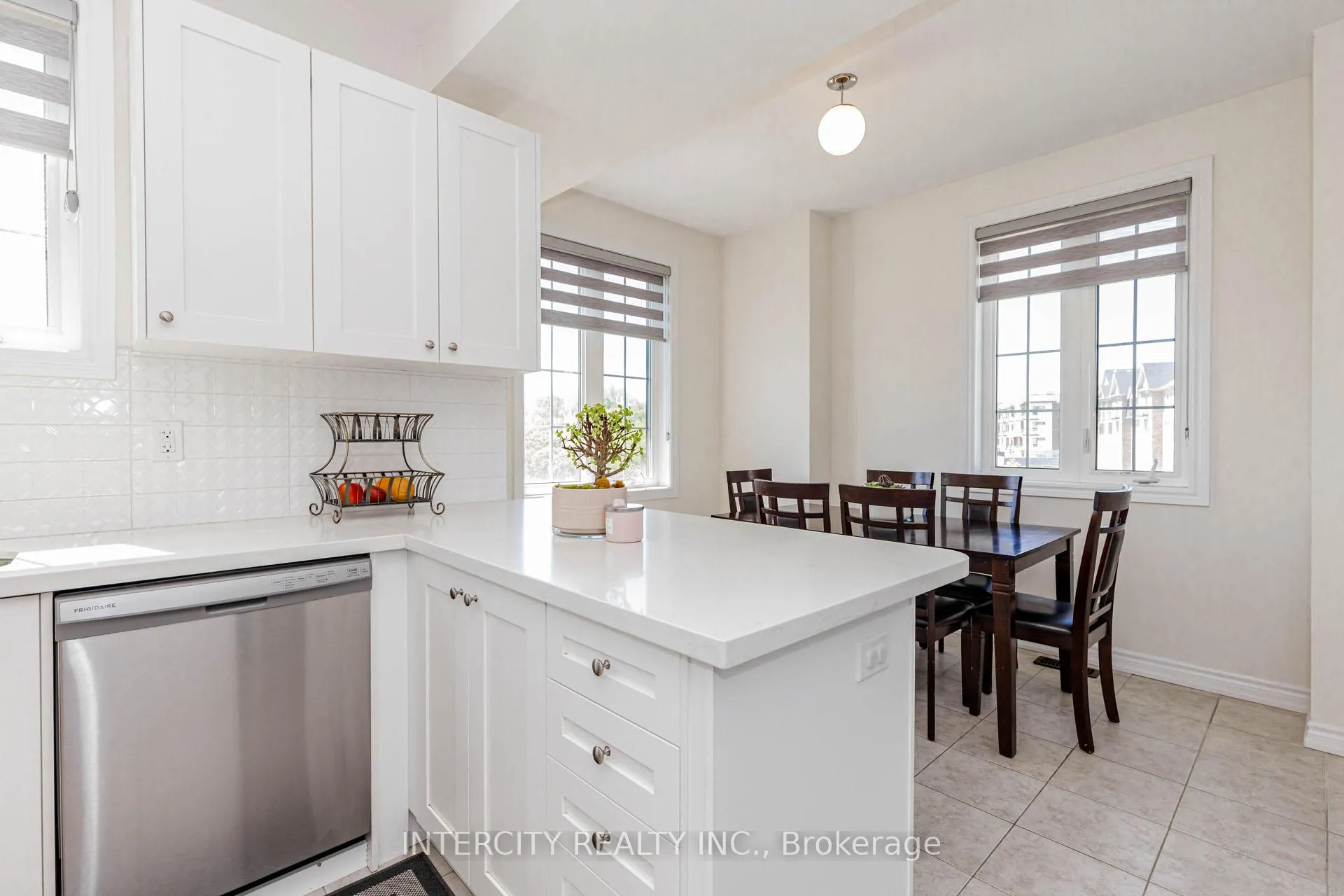 Photo 18 of 44 Shiff Crescent, Brampton, Heart Lake — HOMEH