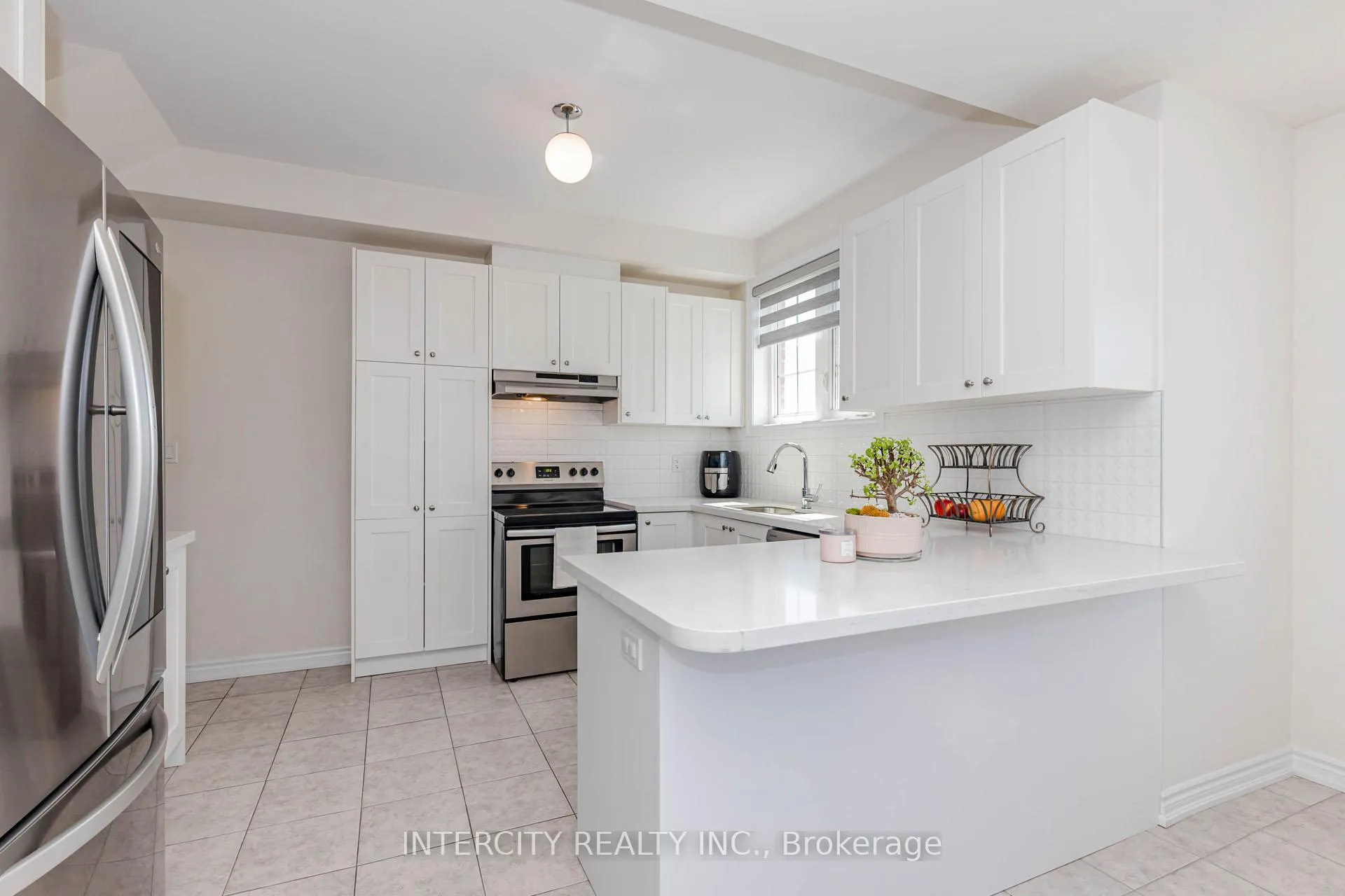 Photo 19 of 44 Shiff Crescent, Brampton, Heart Lake — HOMEH