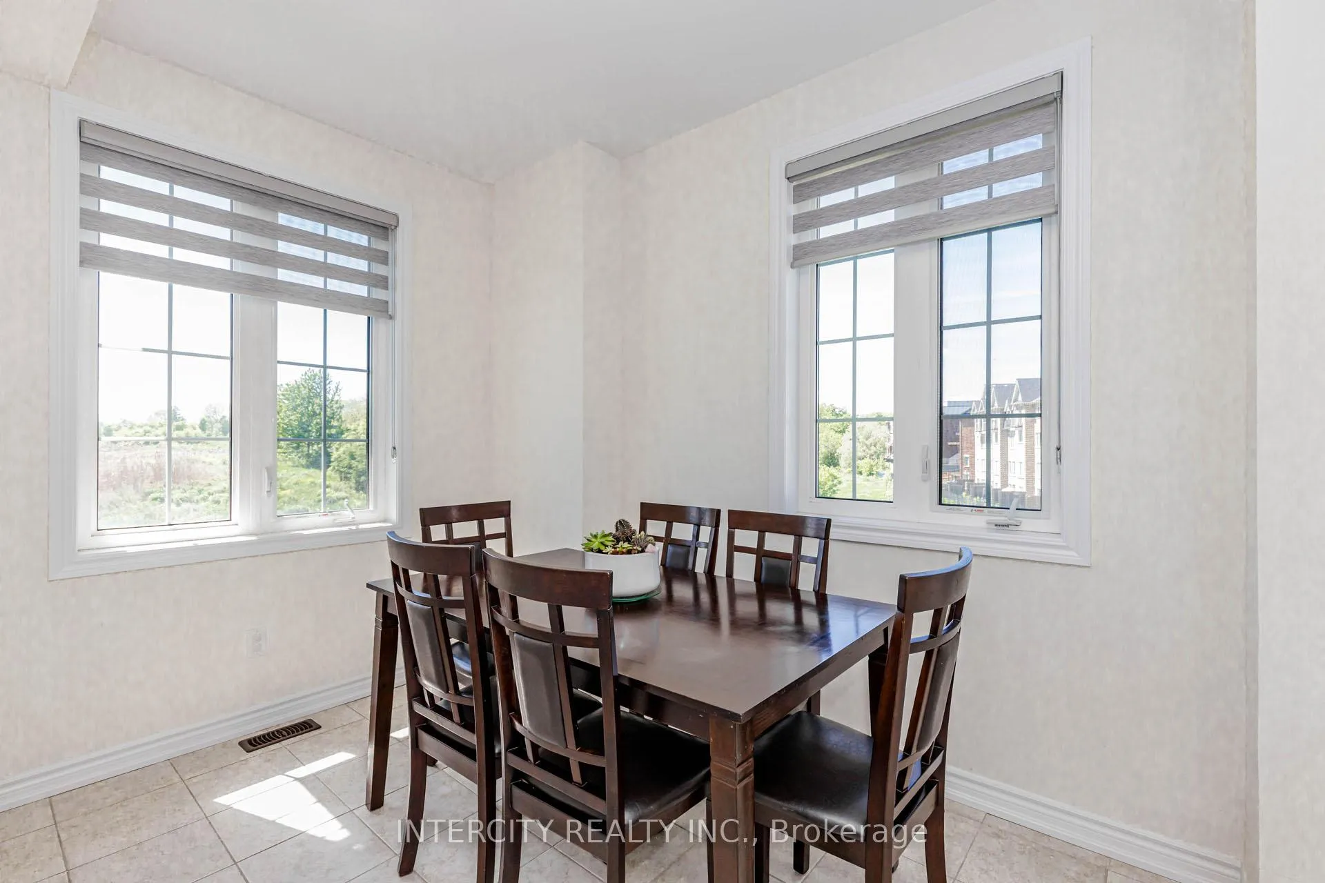 Photo 21 of 44 Shiff Crescent, Brampton, Heart Lake — HOMEH