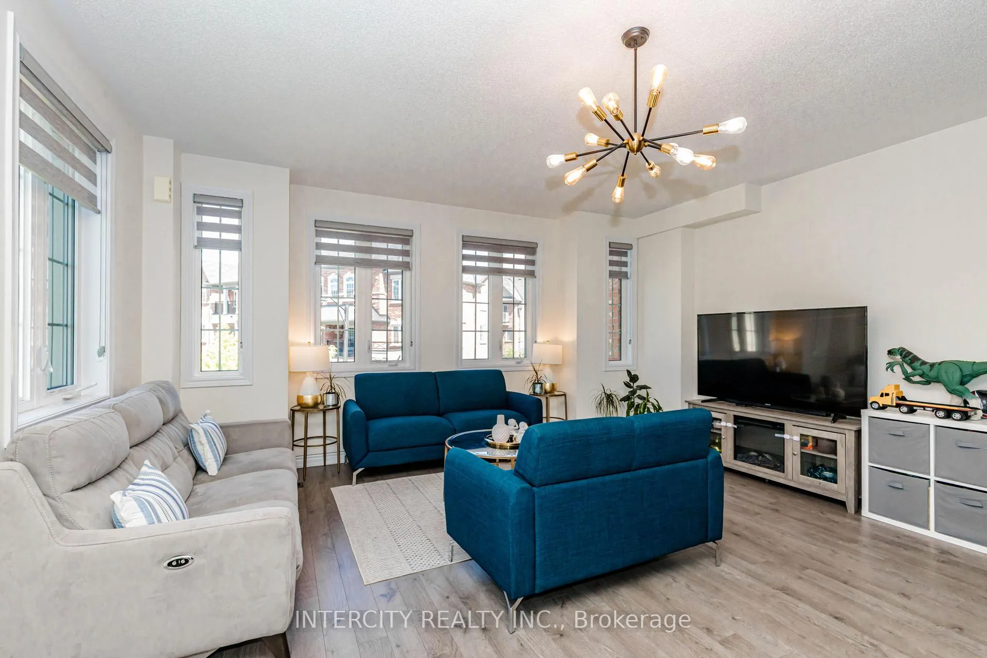 Photo 24 of 44 Shiff Crescent, Brampton, Heart Lake — HOMEH