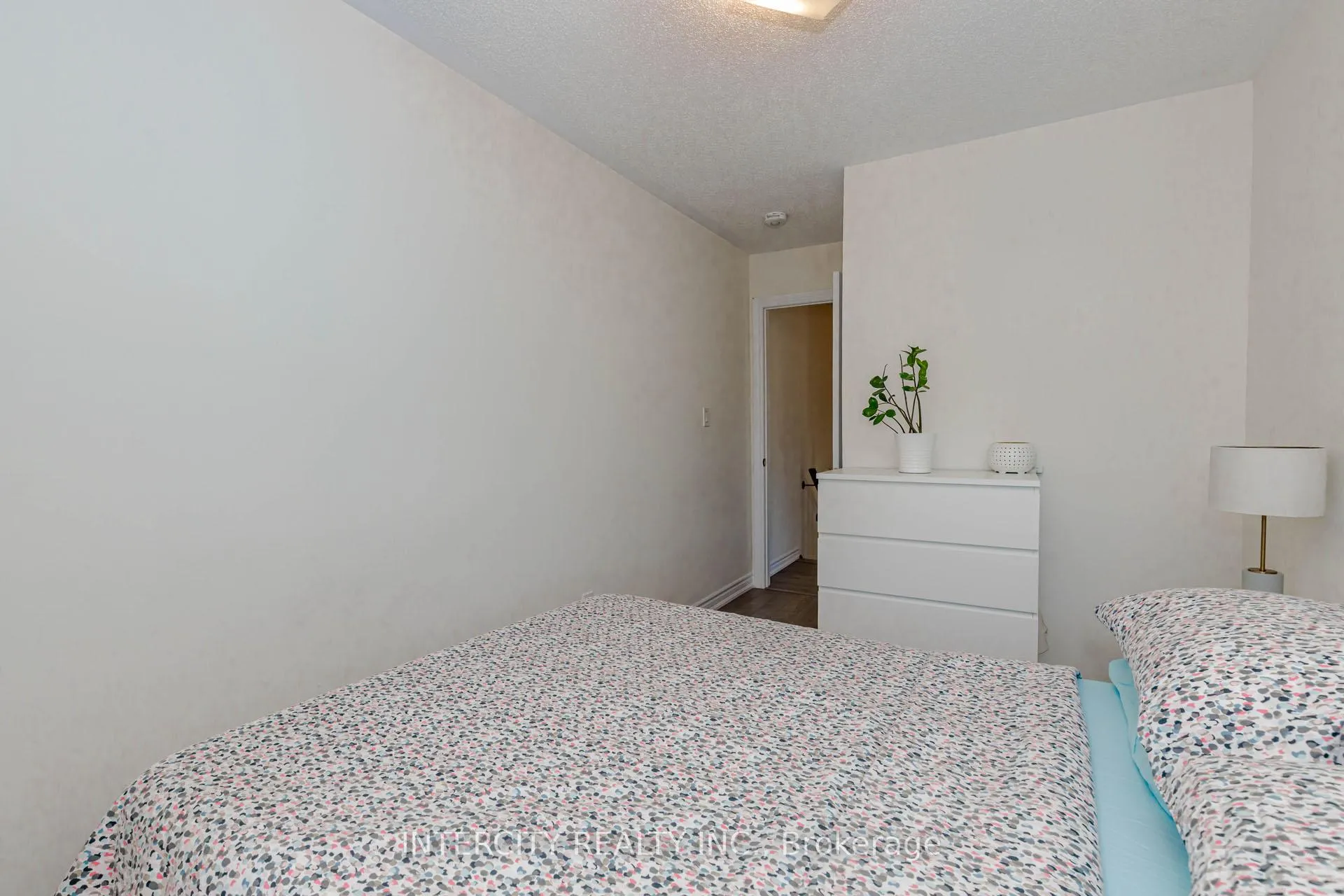 Photo 37 of 44 Shiff Crescent, Brampton, Heart Lake — HOMEH