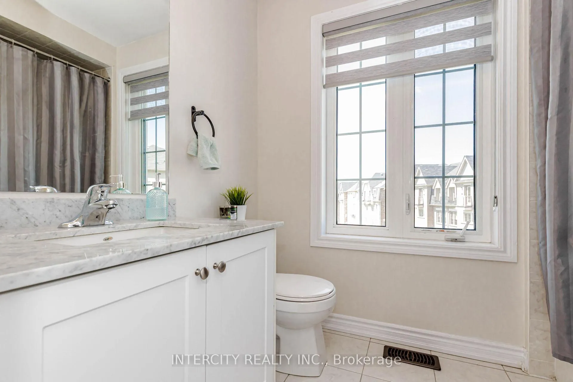Photo 39 of 44 Shiff Crescent, Brampton, Heart Lake — HOMEH