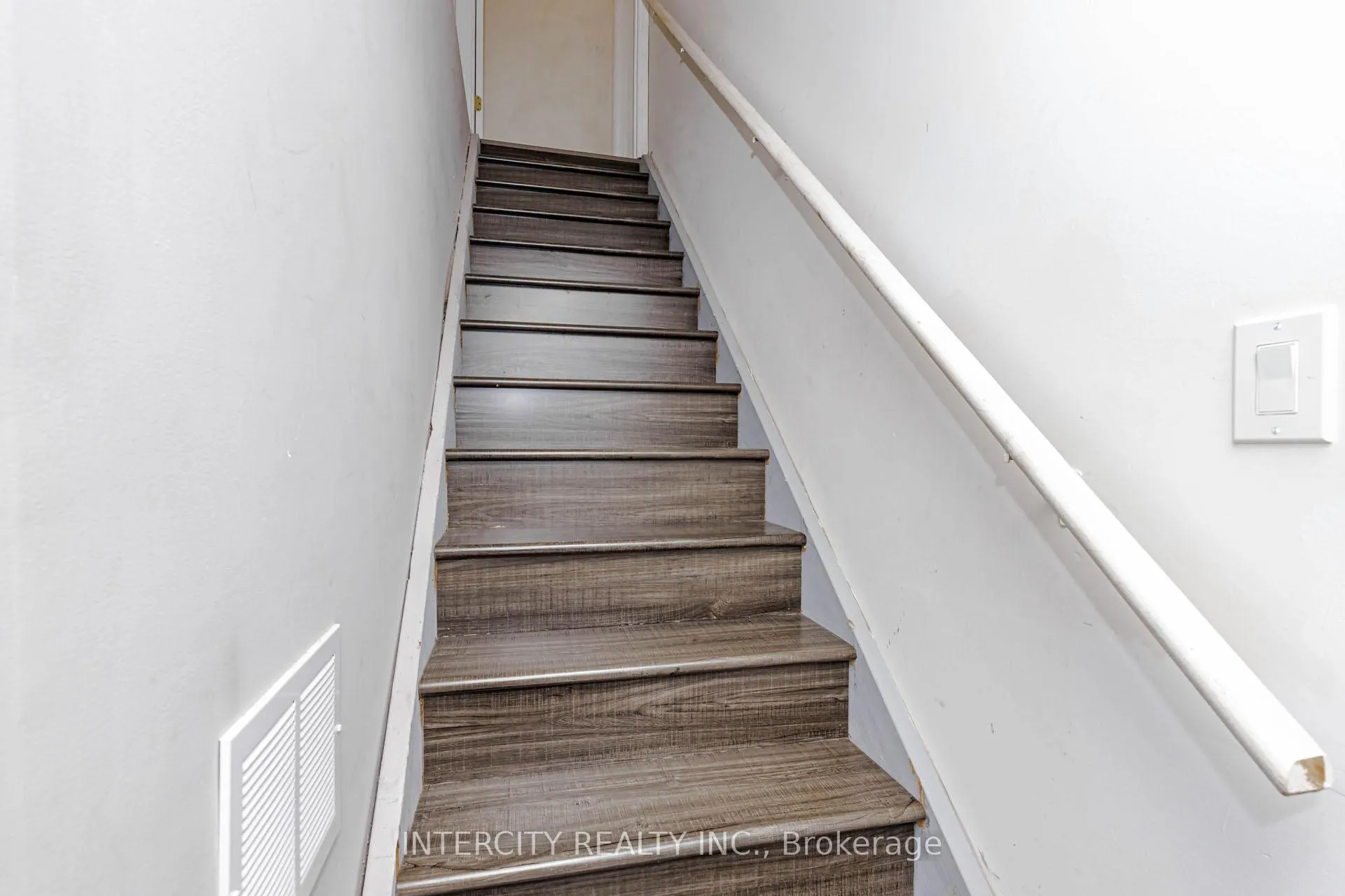Photo 41 of 44 Shiff Crescent, Brampton, Heart Lake — HOMEH