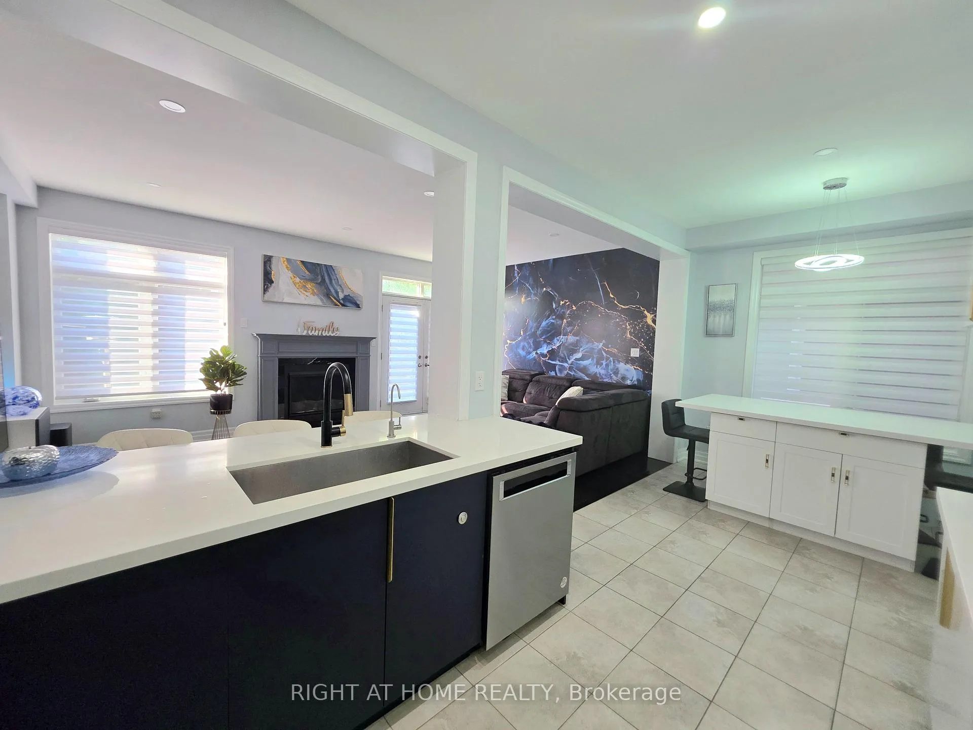 Photo 5 of 24 Wells Orchard Crescent, King, King City — HOMEH