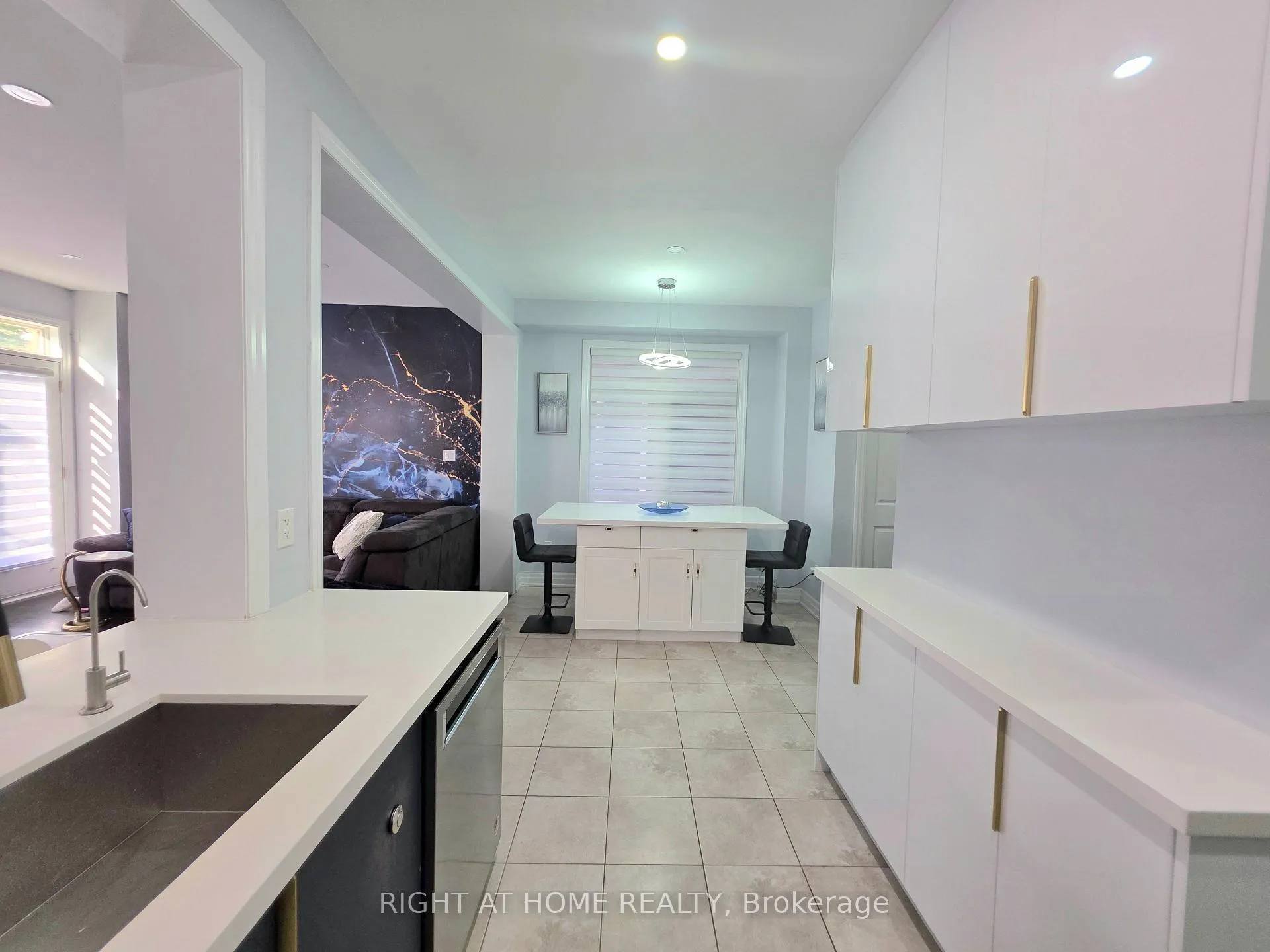 Photo 6 of 24 Wells Orchard Crescent, King, King City — HOMEH