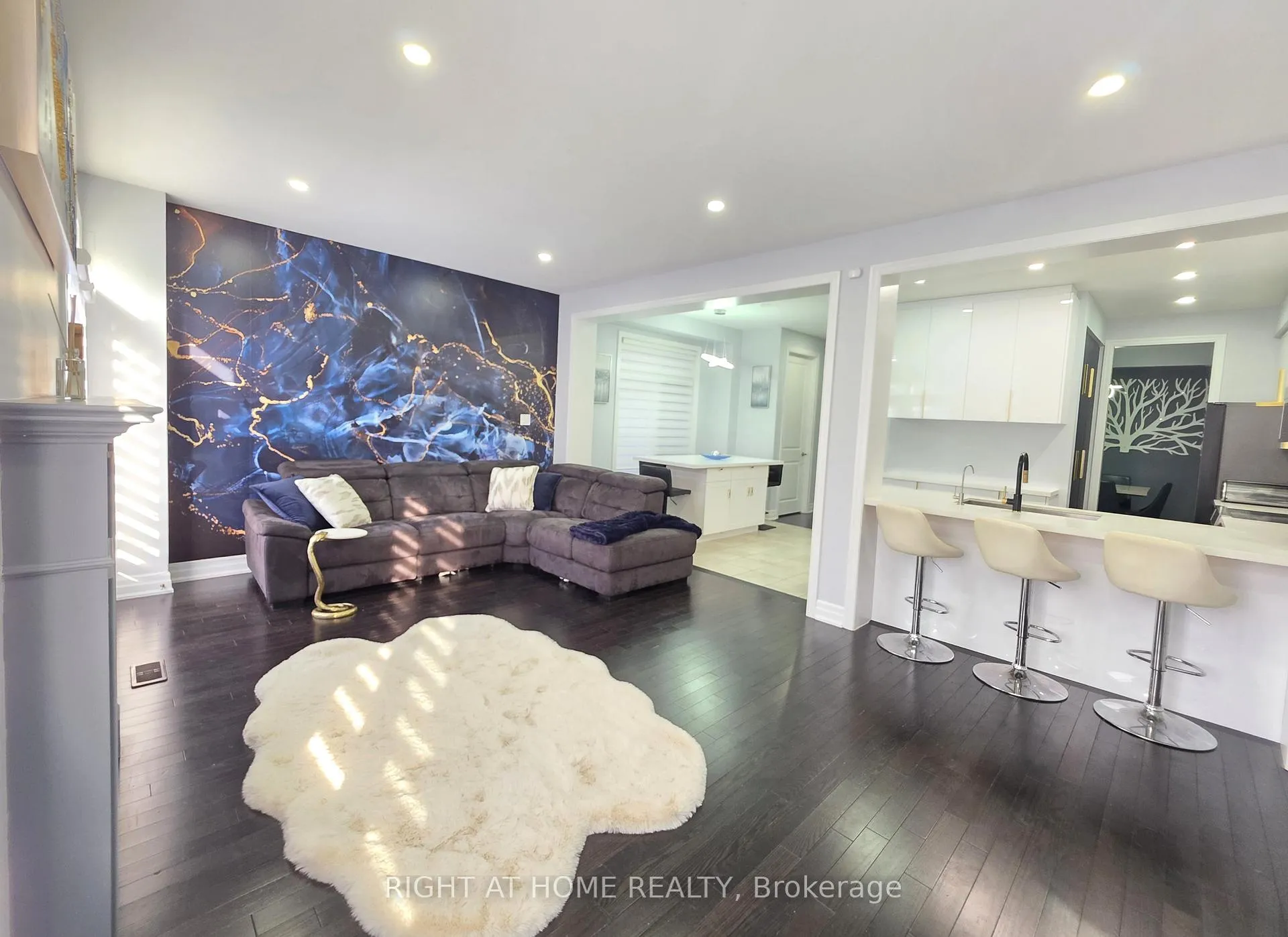Photo 8 of 24 Wells Orchard Crescent, King, King City — HOMEH