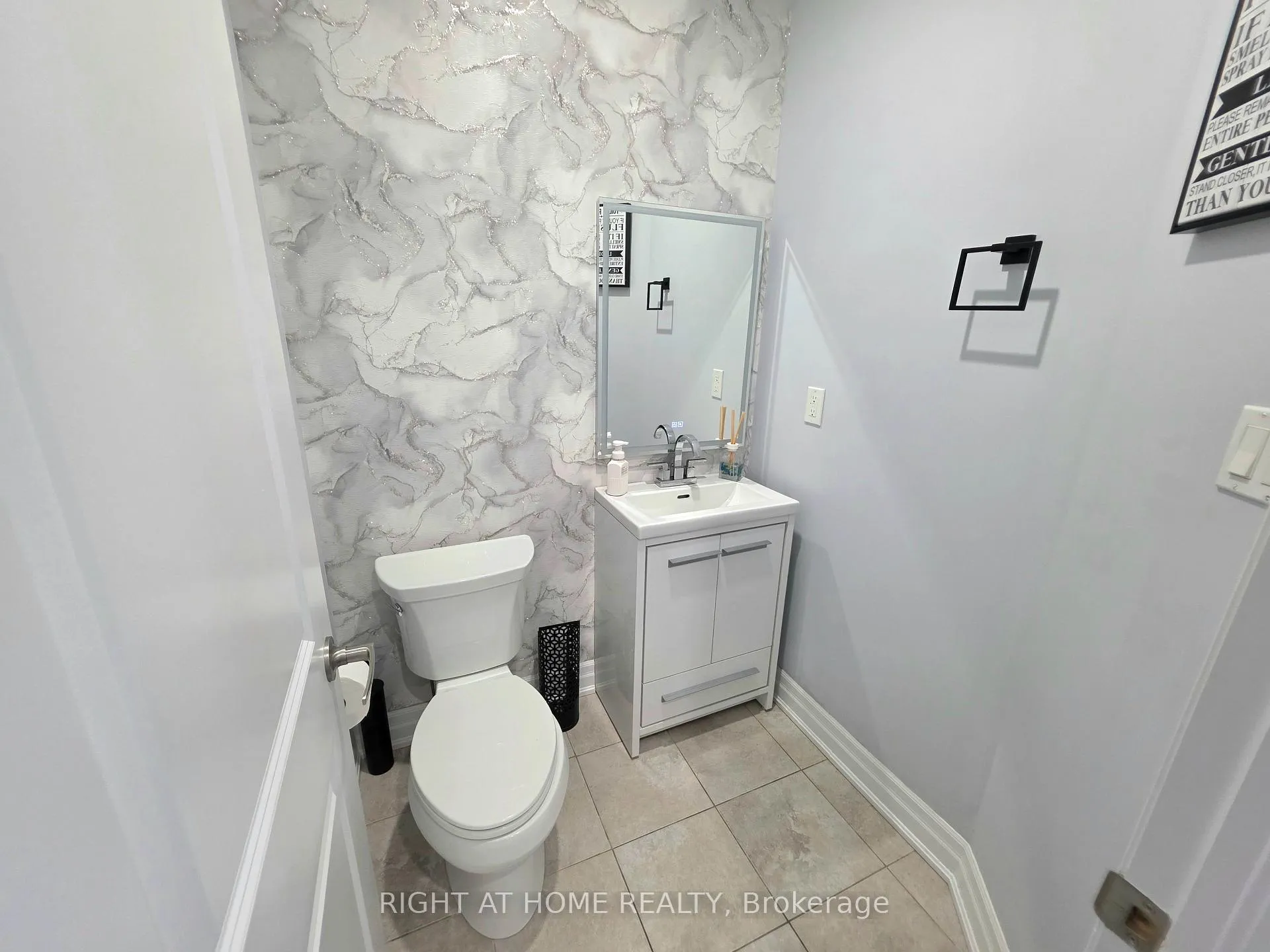 Photo 11 of 24 Wells Orchard Crescent, King, King City — HOMEH
