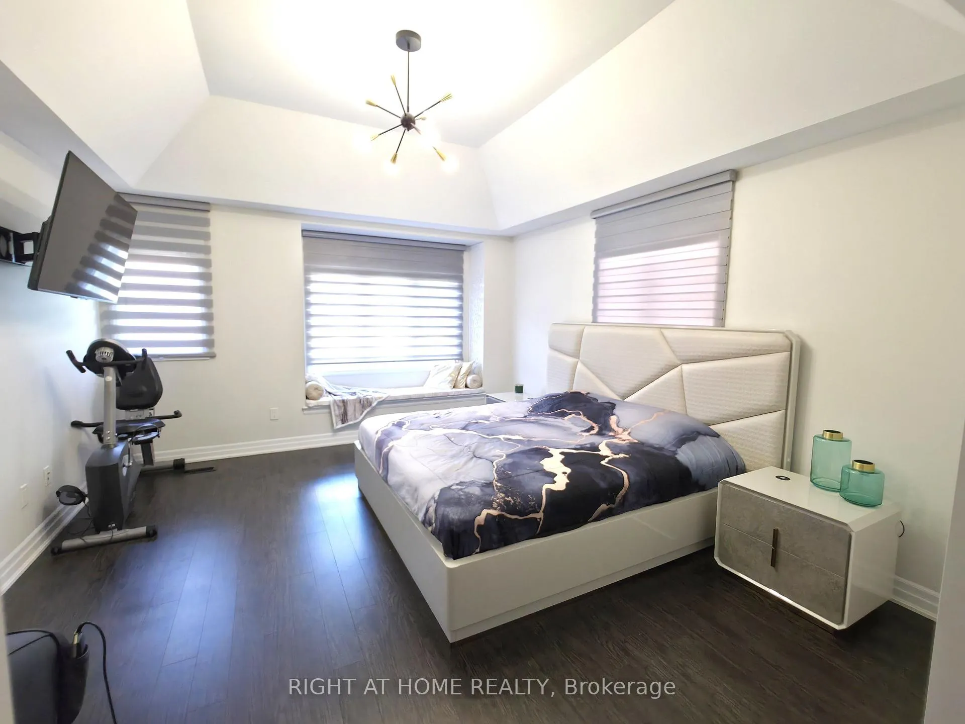 Photo 13 of 24 Wells Orchard Crescent, King, King City — HOMEH