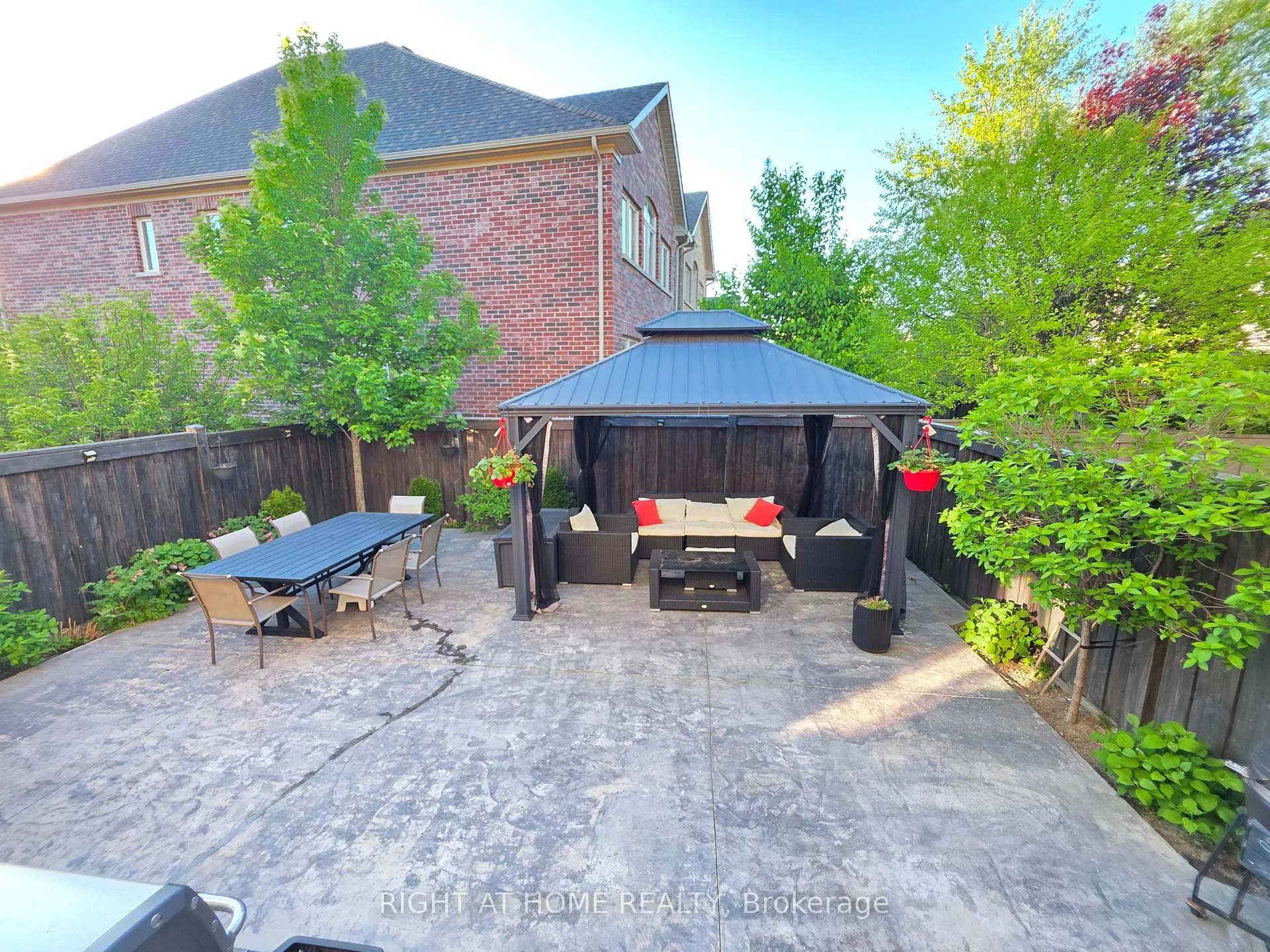 Photo 22 of 24 Wells Orchard Crescent, King, King City — HOMEH