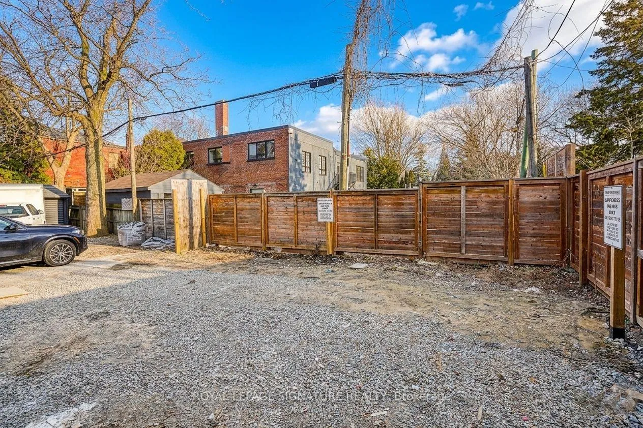 Photo 5 of Unit 4, 252 Annette Street, Toronto, Junction Area — HOMEH