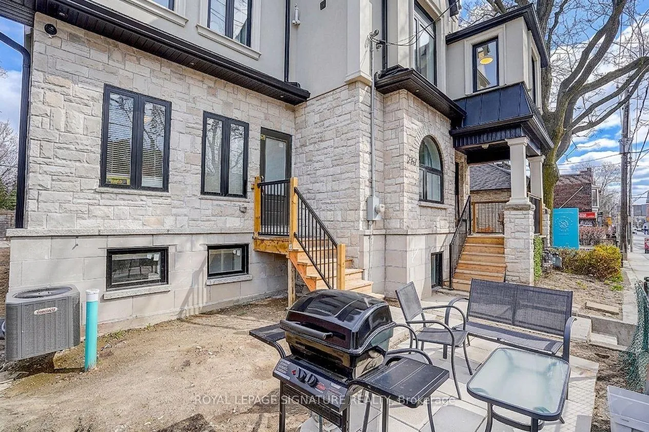 Photo 3 of Unit 5, 252 Annette Street, Toronto, Junction Area — HOMEH