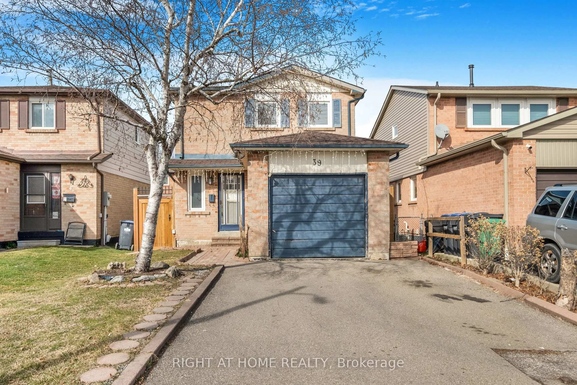 Photo 1 of 39 Martindale Crescent, Brampton, Brampton West — HOMEH