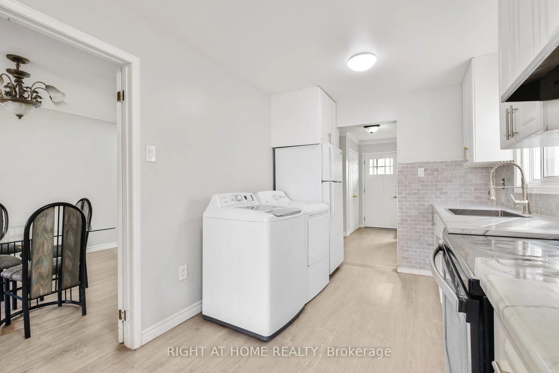 Photo 7 of 39 Martindale Crescent, Brampton, Brampton West — HOMEH