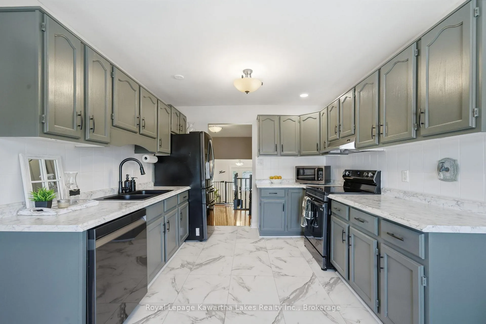 Photo 13 of 32 Andrew Drive, Kawartha Lakes, Lindsay — HOMEH