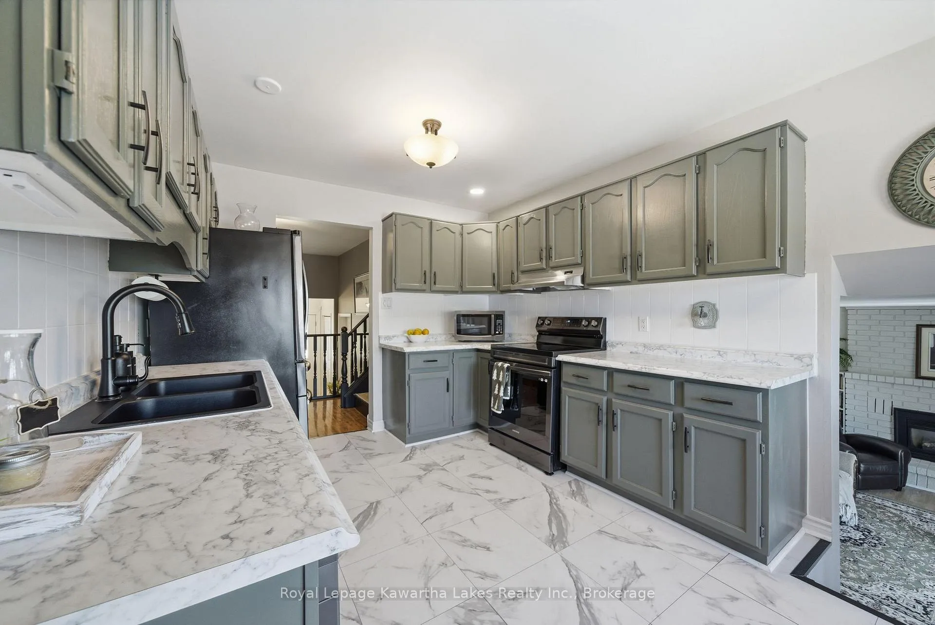 Photo 14 of 32 Andrew Drive, Kawartha Lakes, Lindsay — HOMEH