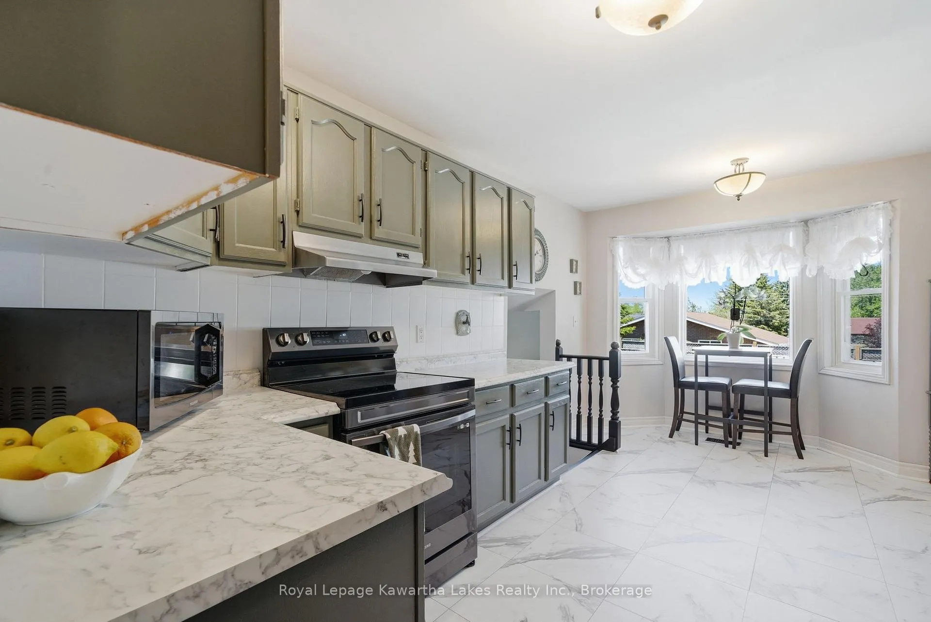 Photo 17 of 32 Andrew Drive, Kawartha Lakes, Lindsay — HOMEH