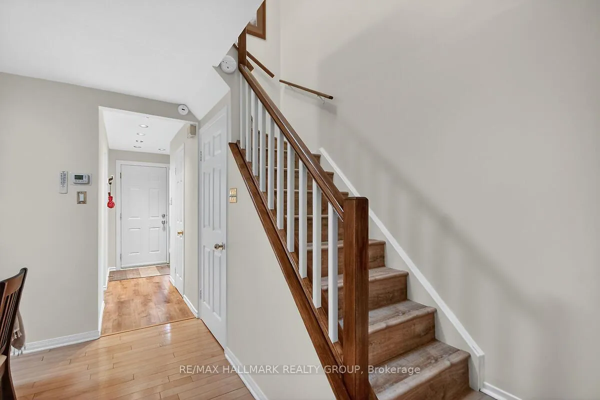 Photo 11 of Unit D, 158 Valley Stream Drive, Ottawa, Leslie Park — HOMEH