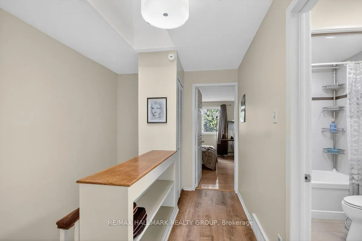 Photo 12 of Unit D, 158 Valley Stream Drive, Ottawa, Leslie Park — HOMEH