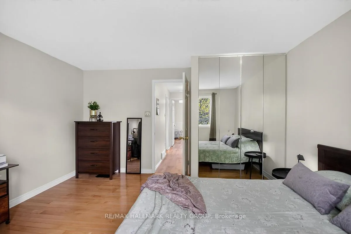 Photo 14 of Unit D, 158 Valley Stream Drive, Ottawa, Leslie Park — HOMEH
