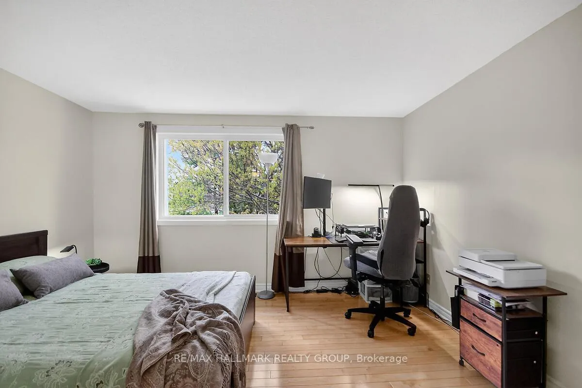 Photo 15 of Unit D, 158 Valley Stream Drive, Ottawa, Leslie Park — HOMEH
