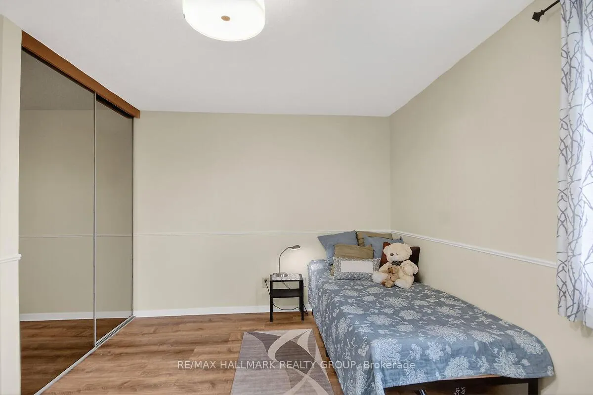 Photo 16 of Unit D, 158 Valley Stream Drive, Ottawa, Leslie Park — HOMEH